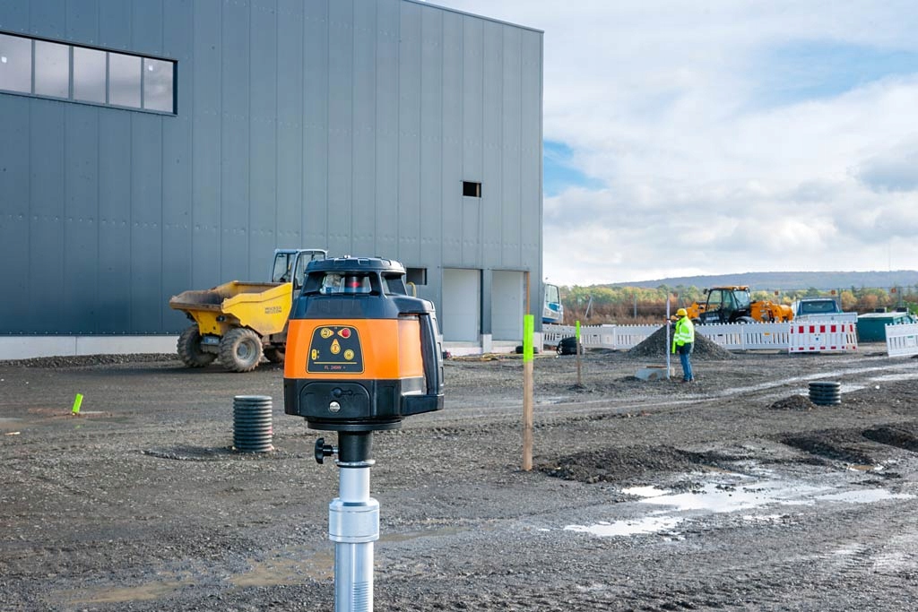 NIWELATOR GeoFennel FL 245HV +statyw+łata