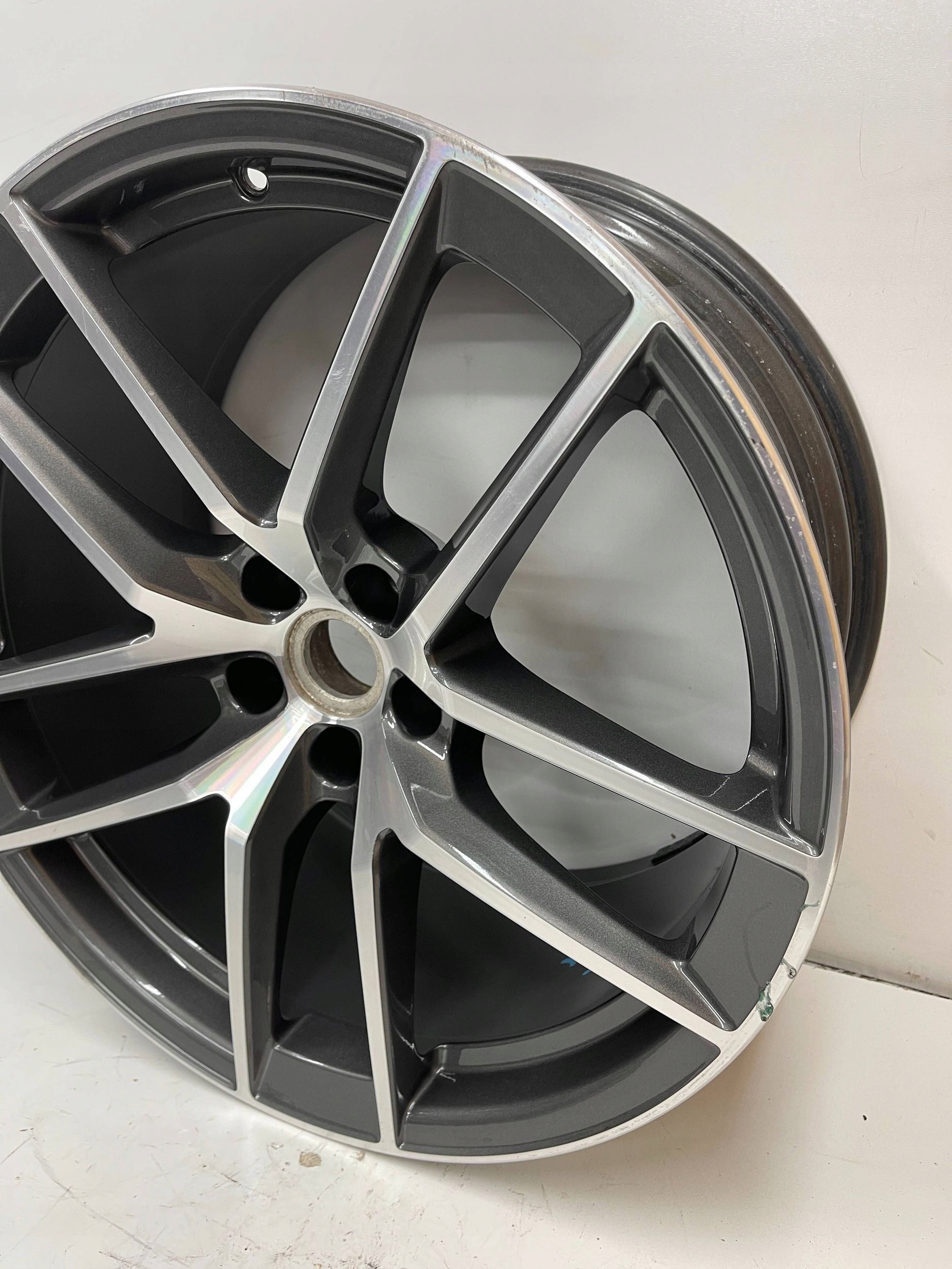 disk hliníkový 20'' Porsche Macan 95B 10J ET19 95B601025EK