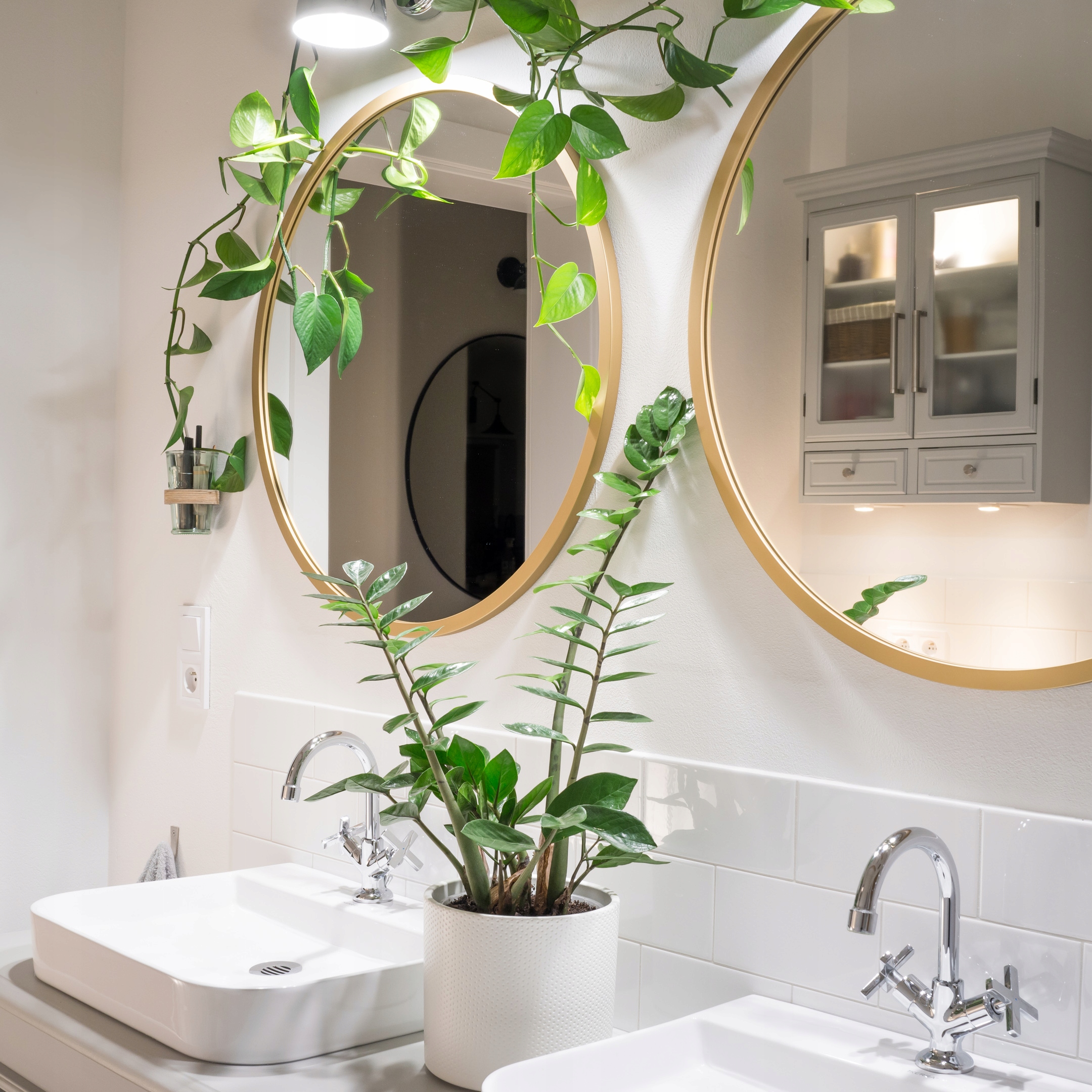 OKRĄGŁE LUSTRO W ZŁOTEJ RAMIE 120 cm WYSOKA JAKOŚĆ