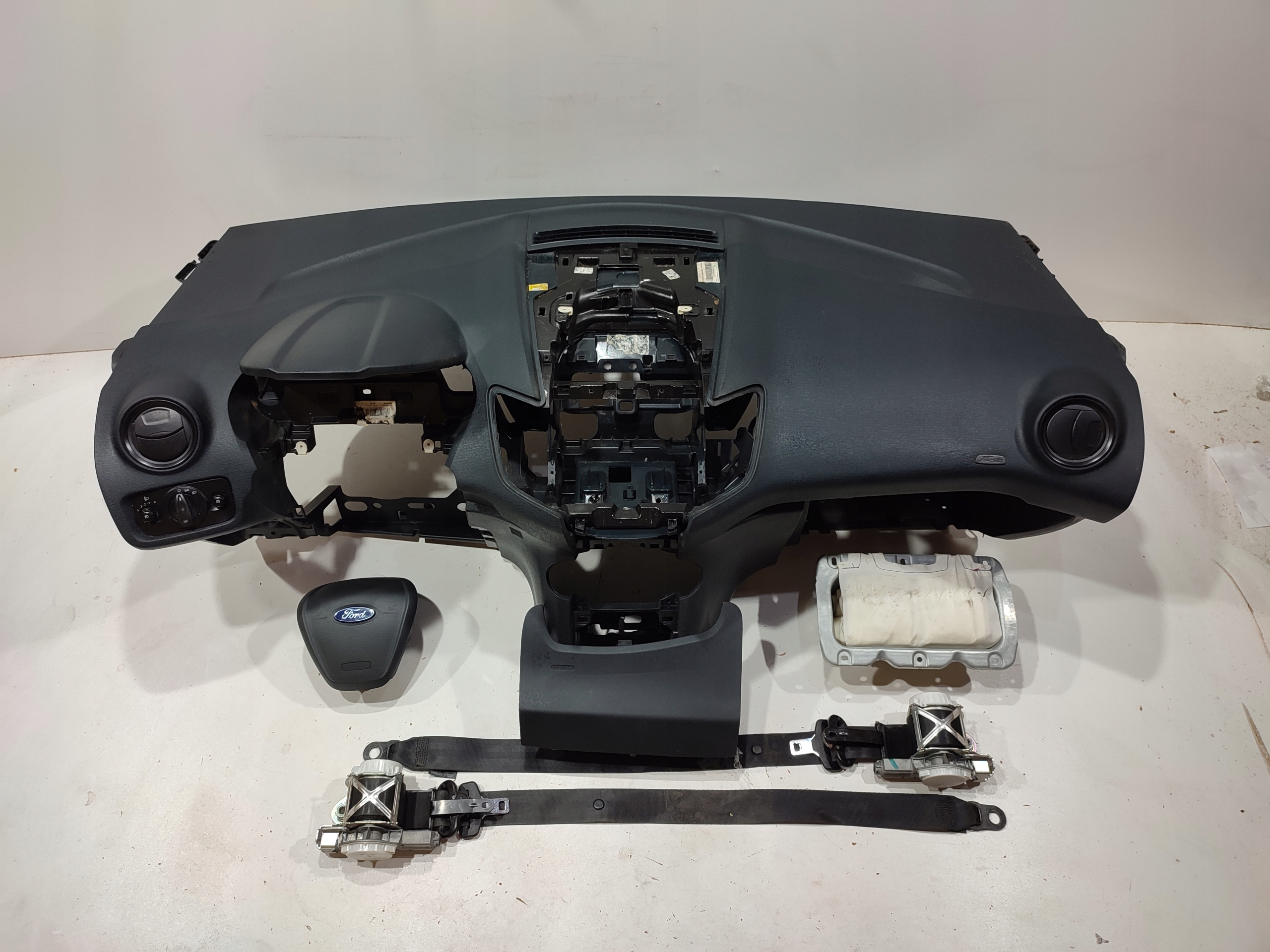 FORD FIESTA MK7 ДОСКА КОНСОЛИ ПОДУШКИ БЕЗОПАСНОСТИ ПОДУШКИ РЕМНИ