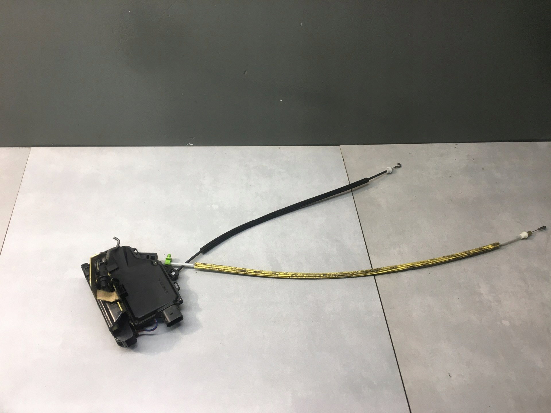 lock door right rear part AUDI A6 C5 7 PIN