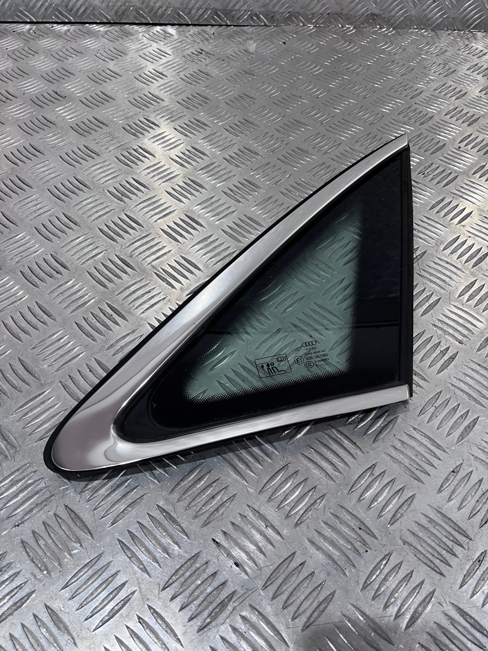 SZYBA KAROSERYJNA TYŁ PRAWA AUDI A4 B9 15- SEDAN 2015R