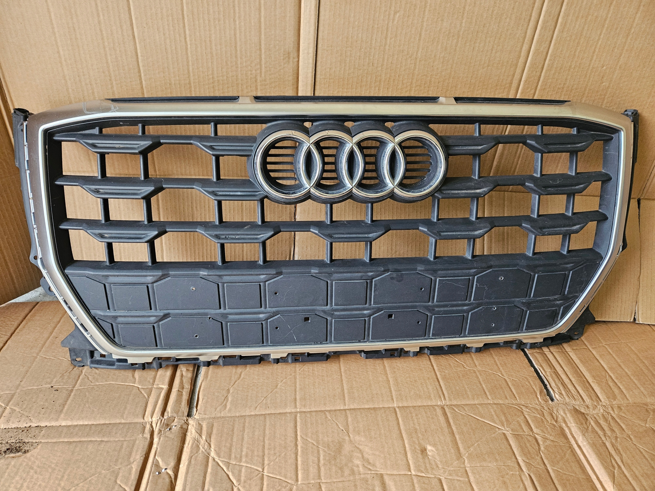 Audi Q2 Kühlergrill FRONTGRILL Kühlergitter - Thumbnail 1