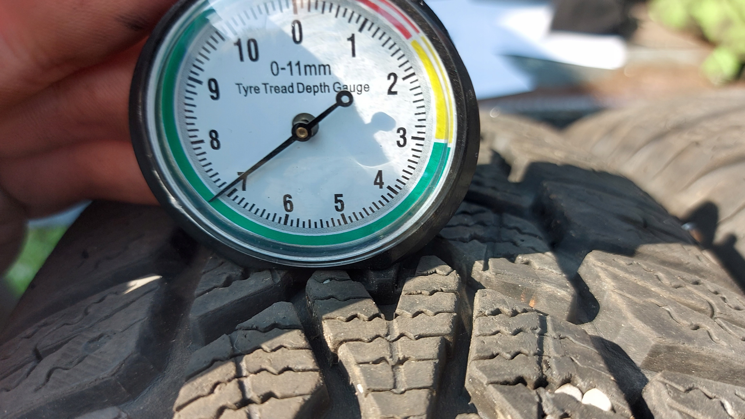 DUNLOP WINTER RESPONSE 2 175/65R15 OPONY ZIMOWE 7mm Szerokość opony 175 mm