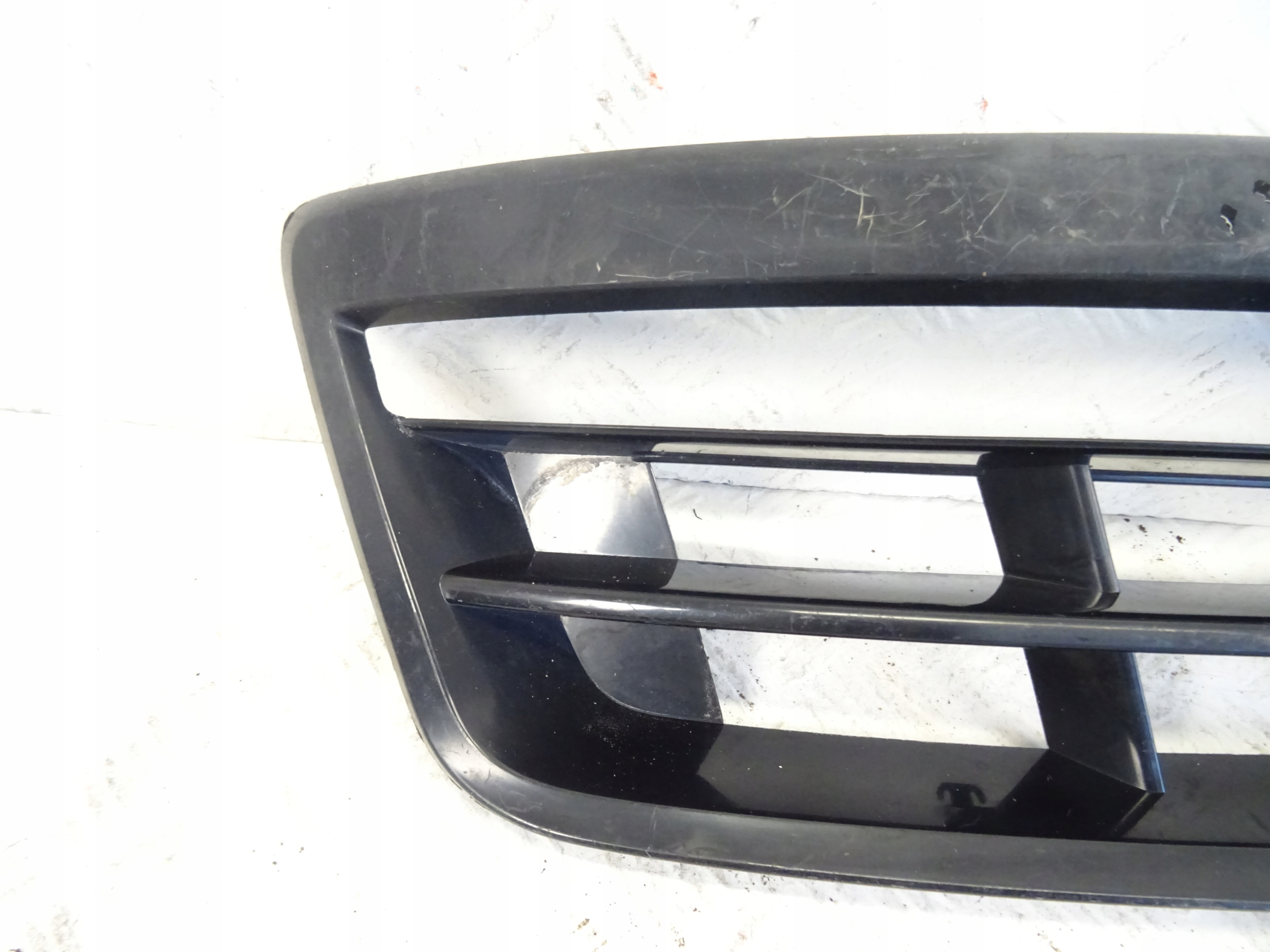 grid of a bumper front front right AUDI Q7 4L 4LO807682