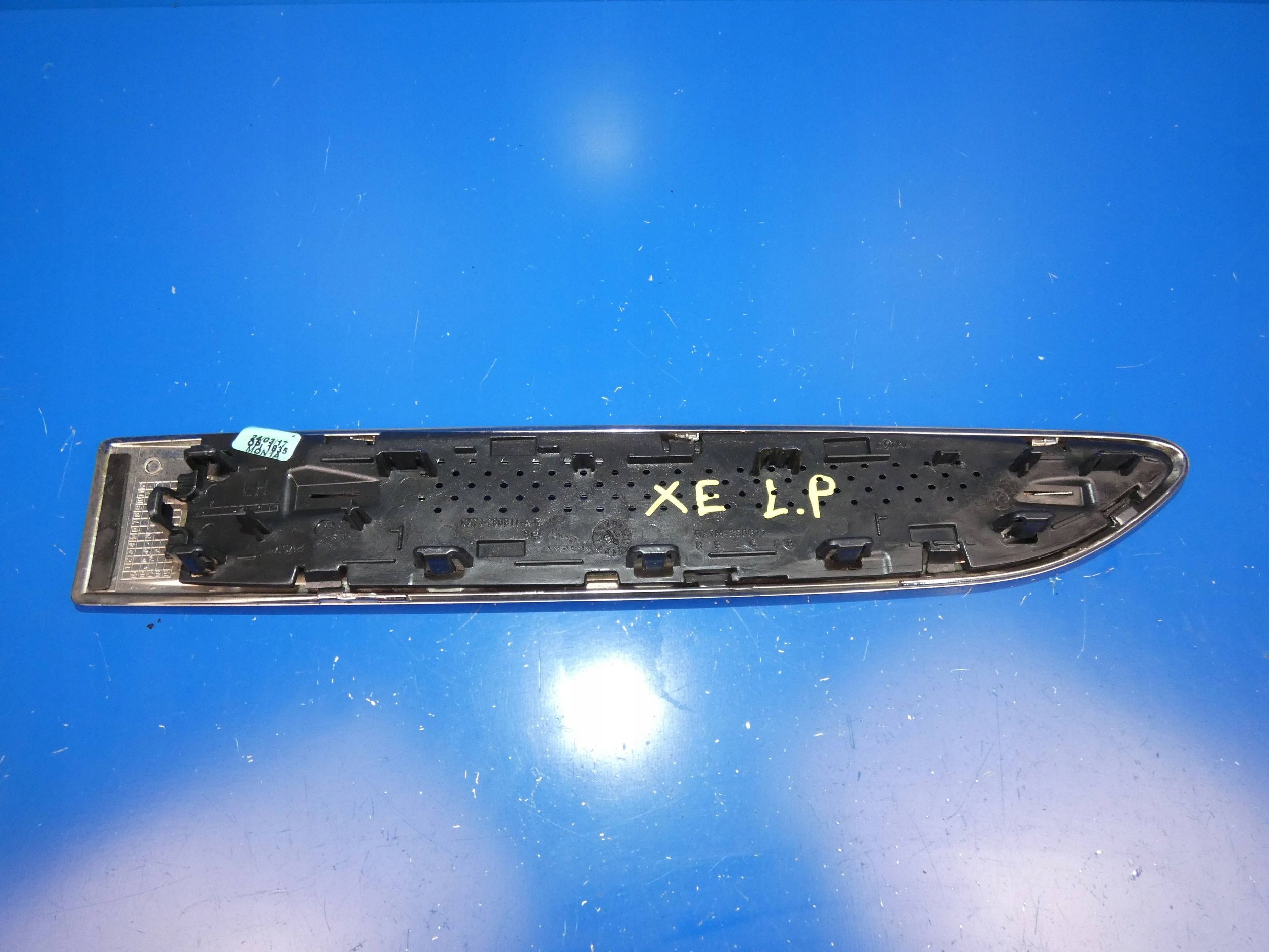 JAGUAR XE X760 moulding of a fender left front left front CHROM