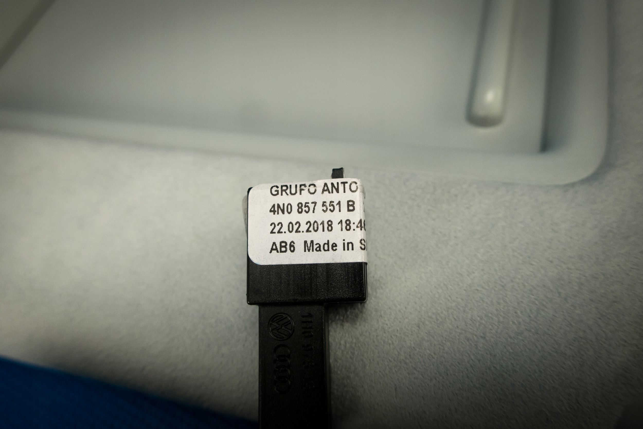 Blende Abdeckung przeciwsloneczna Audi A8 S8 4N0857551B 2OA
