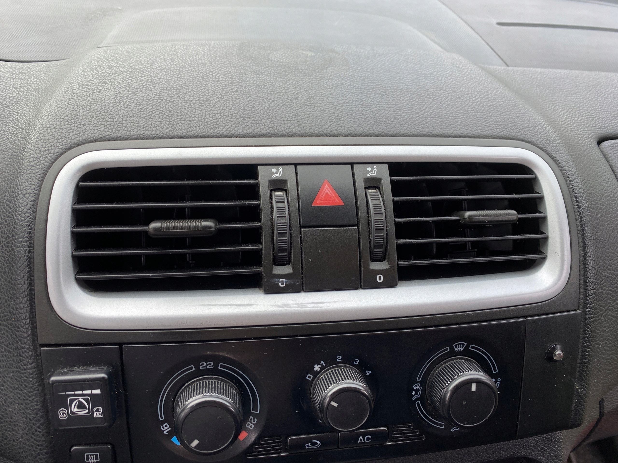 Skoda Fabia 2 II 07-14 grid air conditioning devices air central