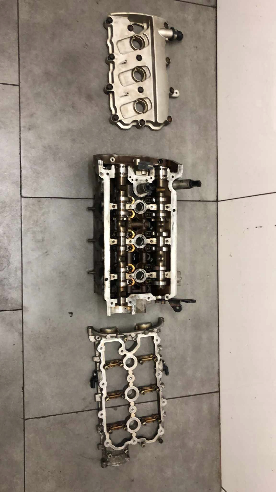 GŁOWICA PRAWA WAŁKI POKRYWA A6 C6 3,2 06E103374B