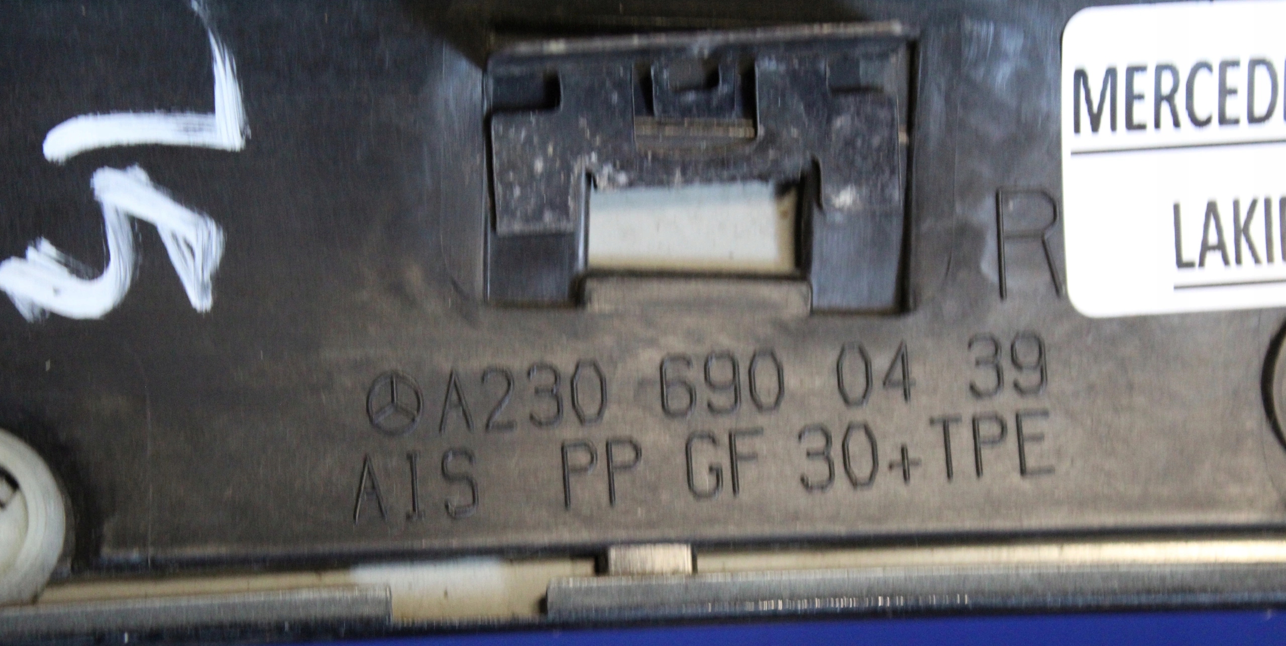 OSŁONA SŁUPKA PRZÓD PRAWA MERCEDES SL R230 197 A2306900439 Typ samochodu Samochody osobowe