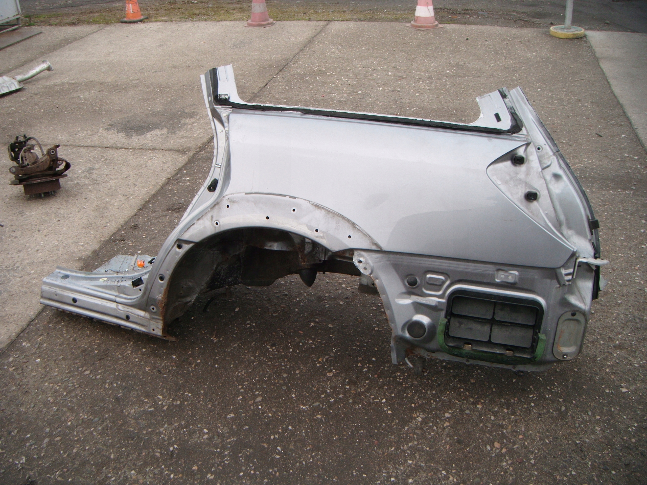 SUBARU OUTBACK III 3 03-09 C6Z BŁOTNIK LEWY TYŁ