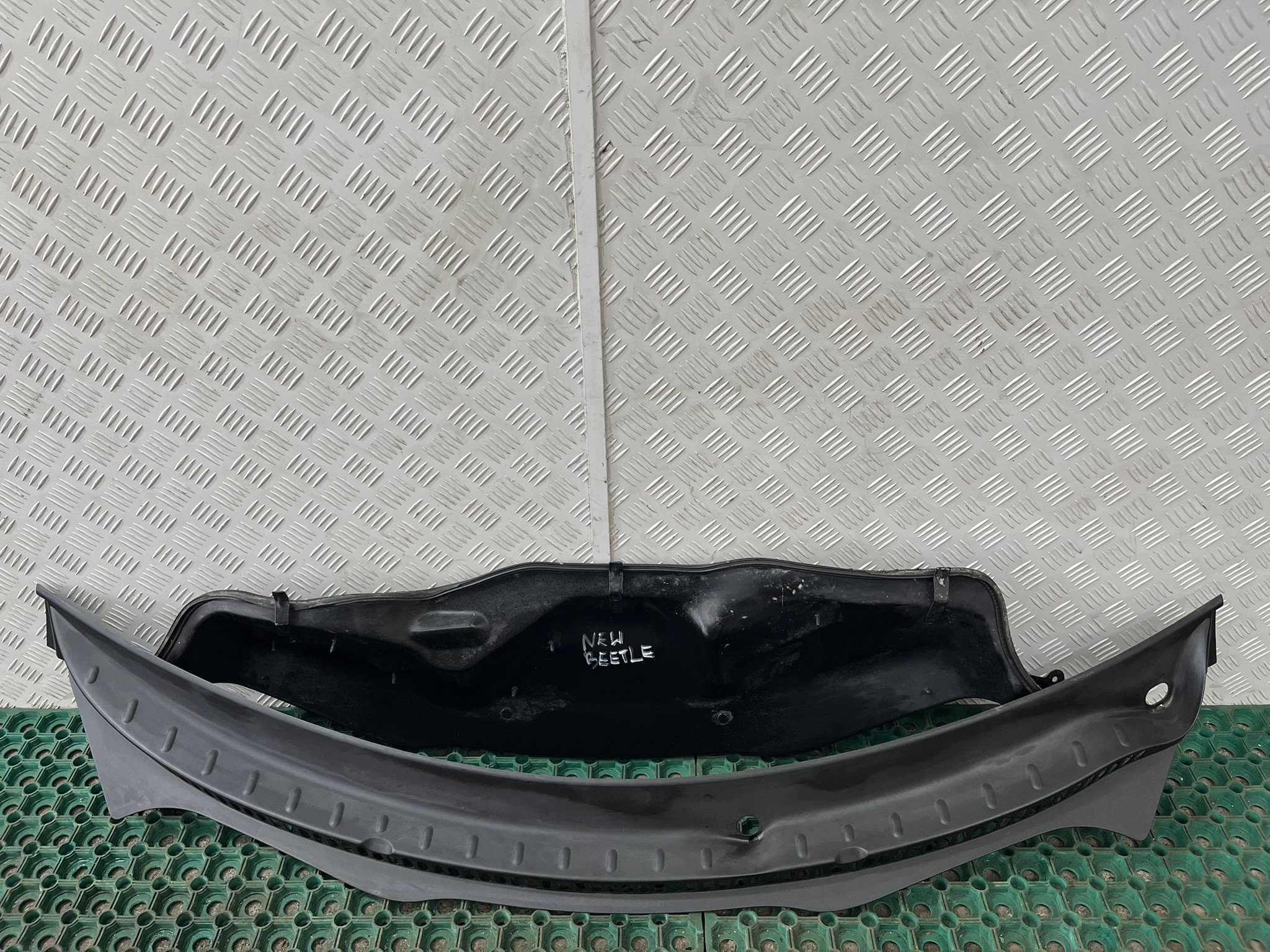 VW NEW BEETLE 1997-2010 1C0 torpedo plastic upper + lower 1C1845523B