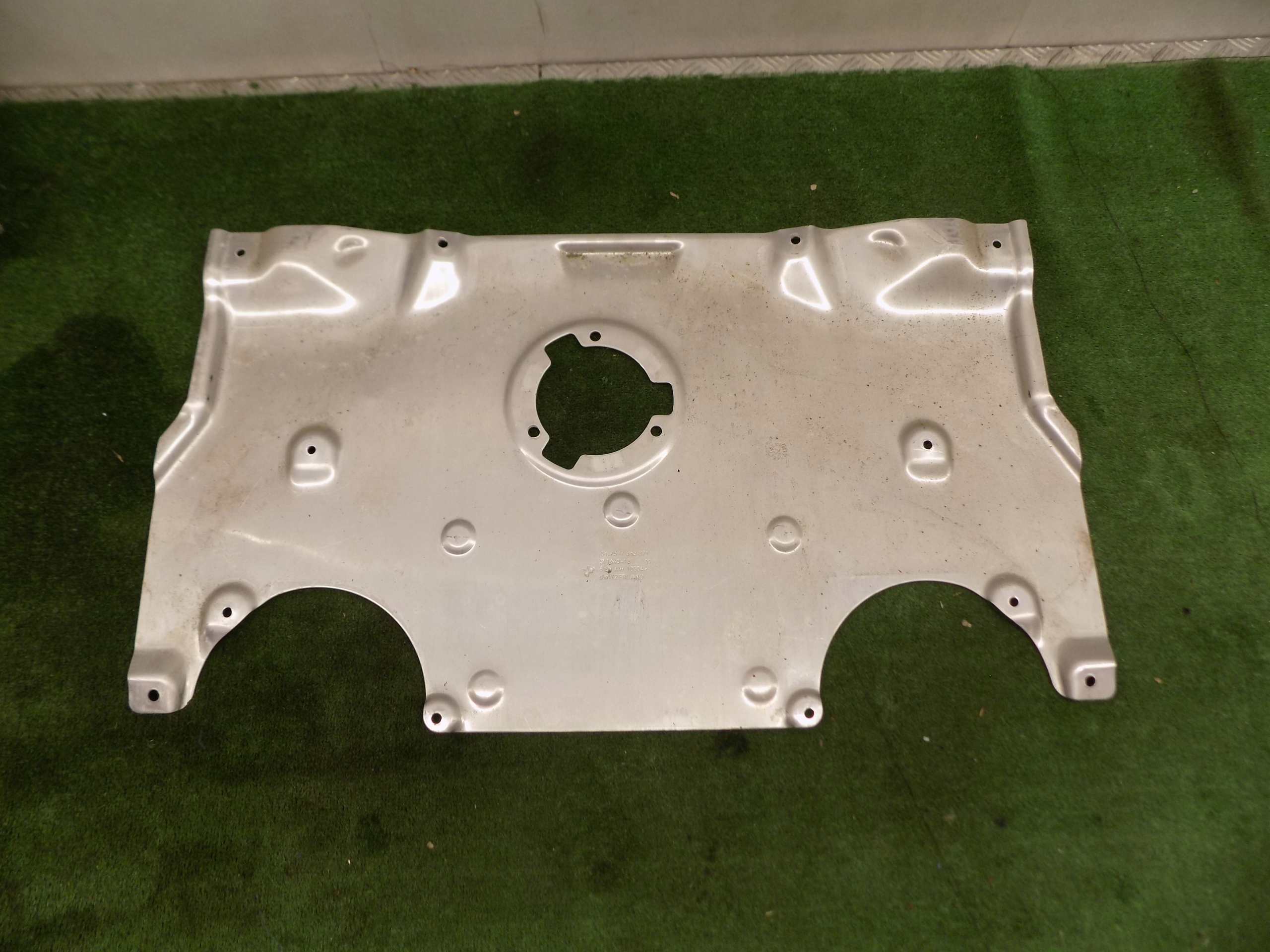 BMW G30 cover motor cover 7363871