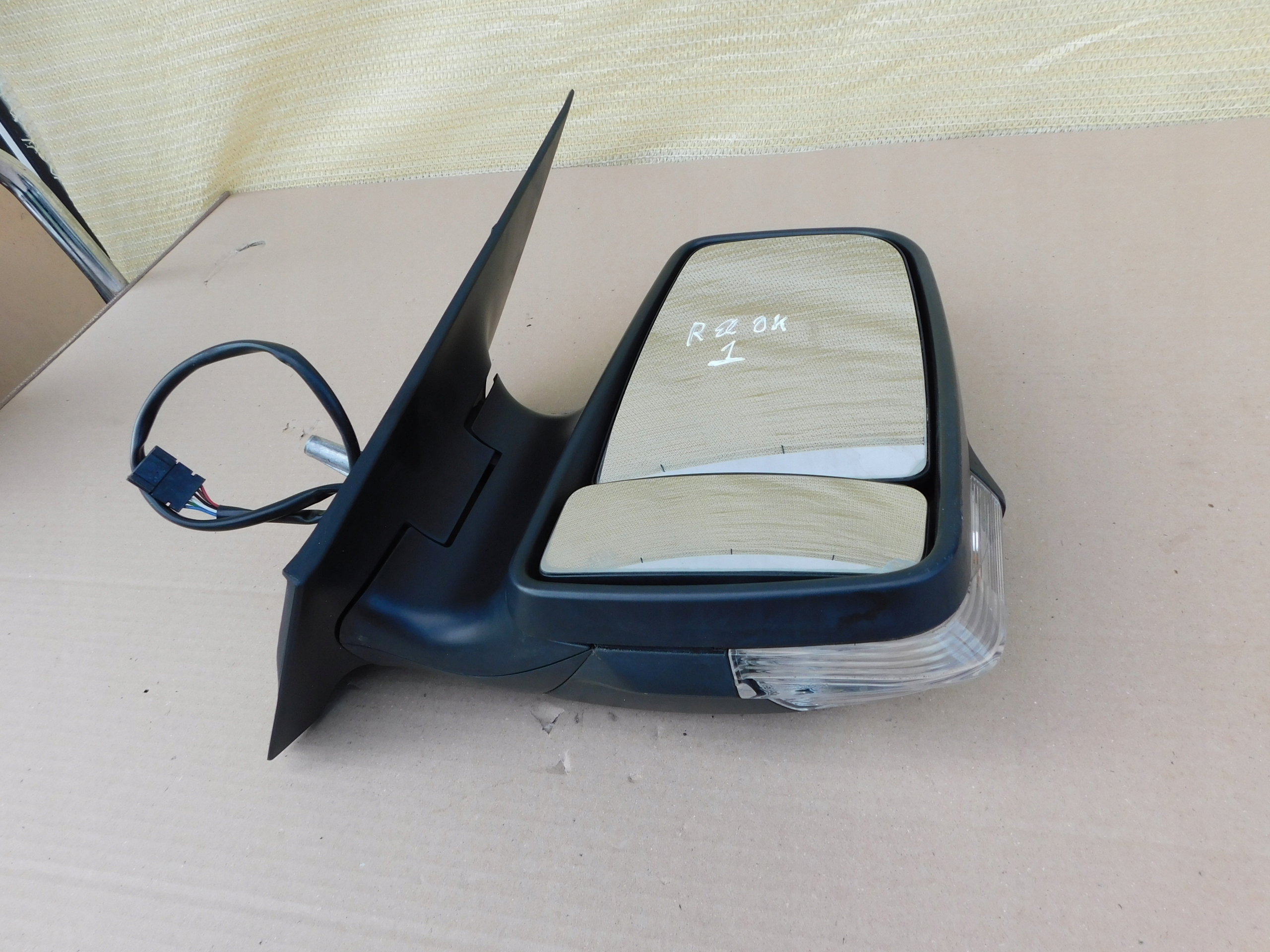 mirror right 6 pin A9068106116 Sprinter 906 VW Crafter original