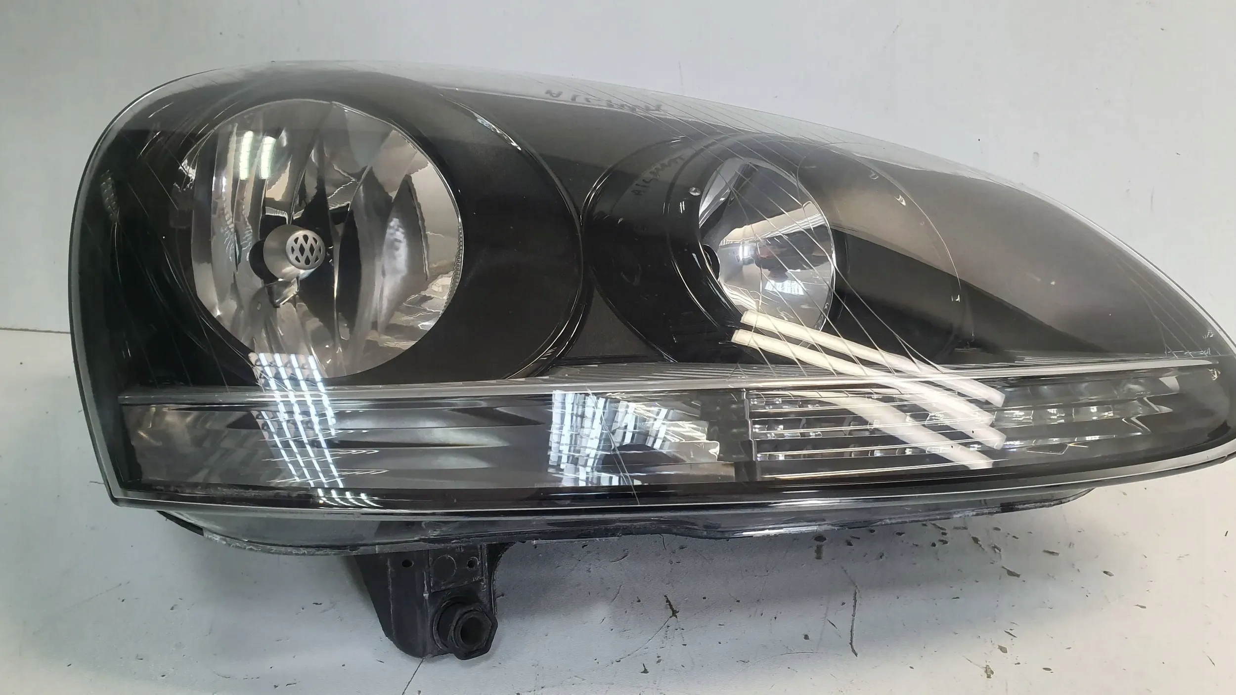 light front right Vw Golf V 5 03
