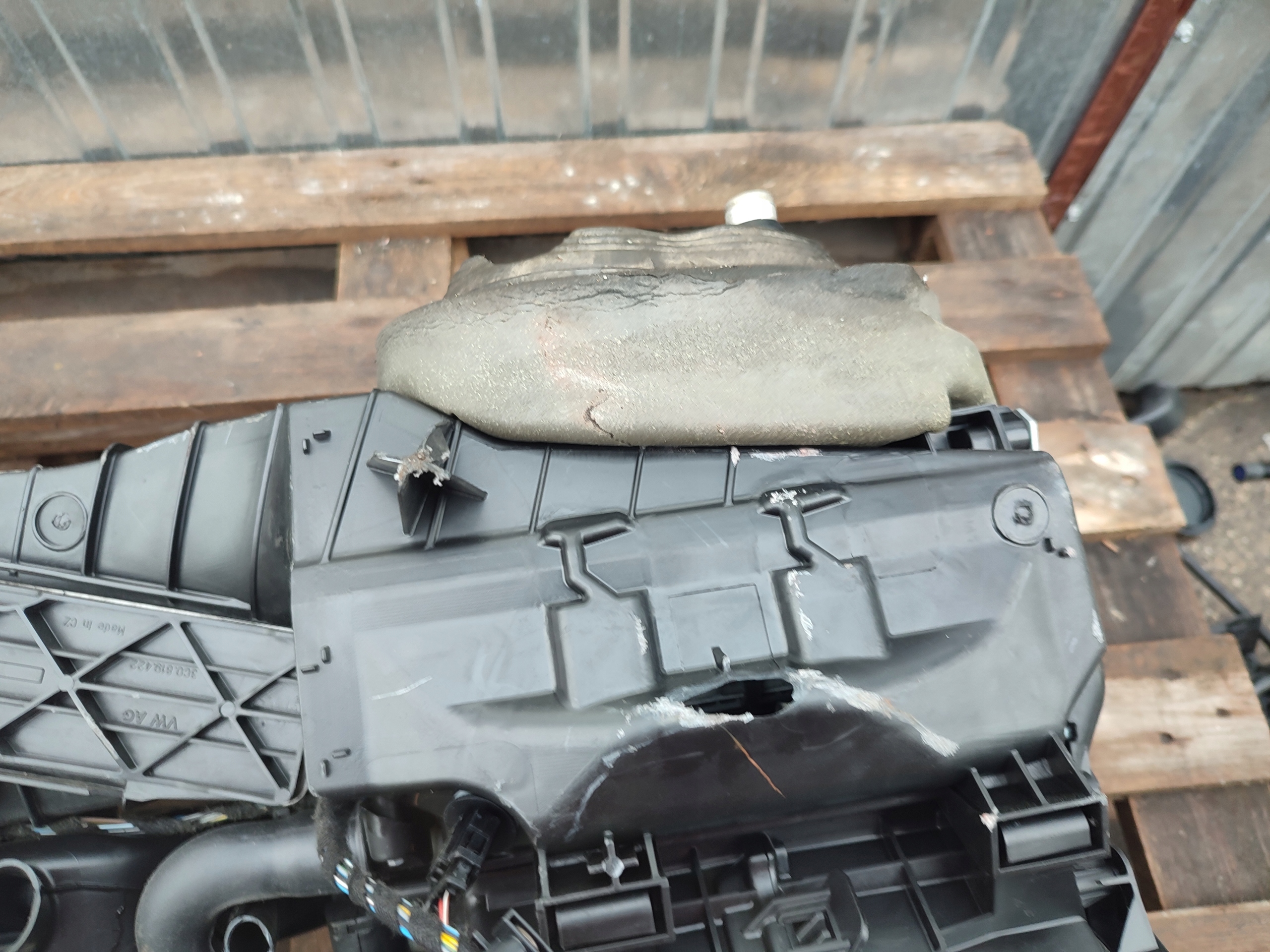Bloc de chauffage complet Complète d’eau Boîte VOLKSWAGEN 3C1820003ER