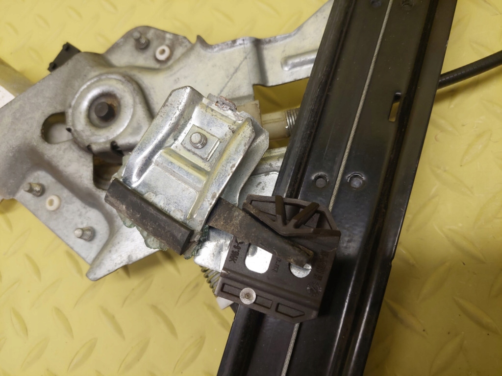 SAAB 9-3 II KOMBI window regulator right front 1864990098