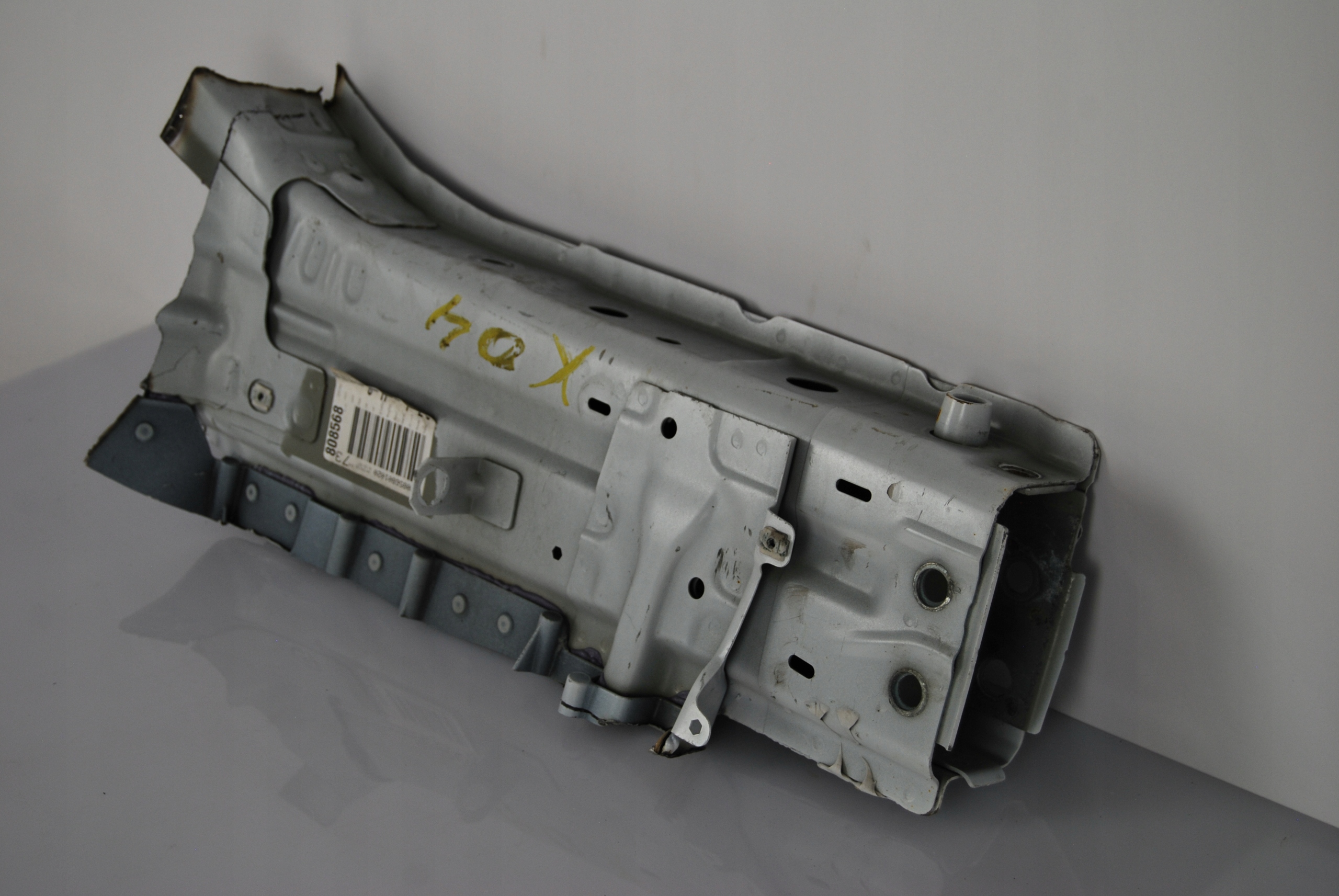 quarter left front Chevrolet Camaro 2016+