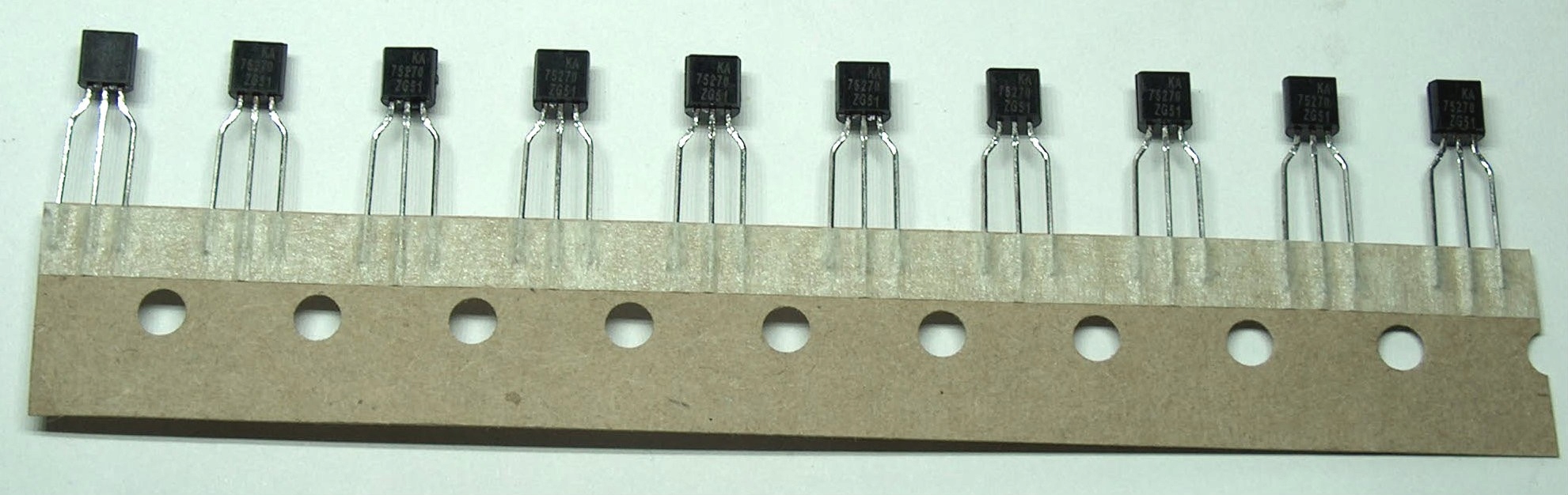 

KA75270Z 2,7V (10 szt.)