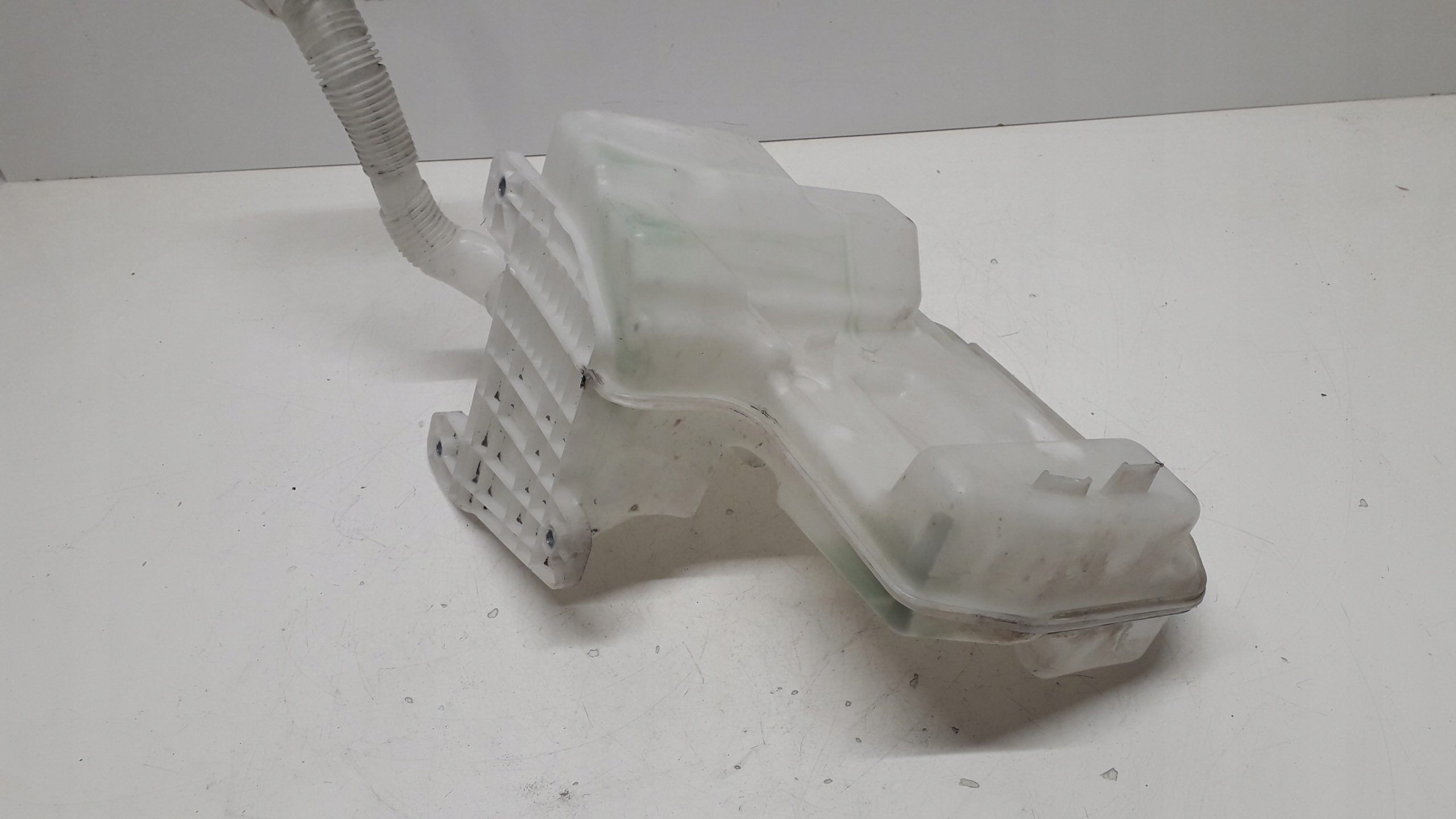 VW AUDI SKODA БАЧОК ОМЫВАТЕЛЯ 5Q0955449BE