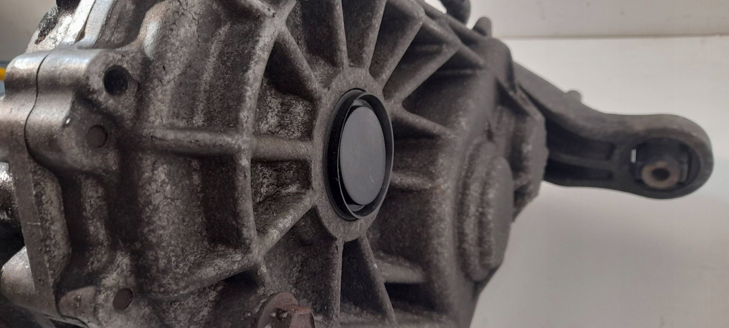 Mitsubishi Outlander PHEV differential diff rear (296)