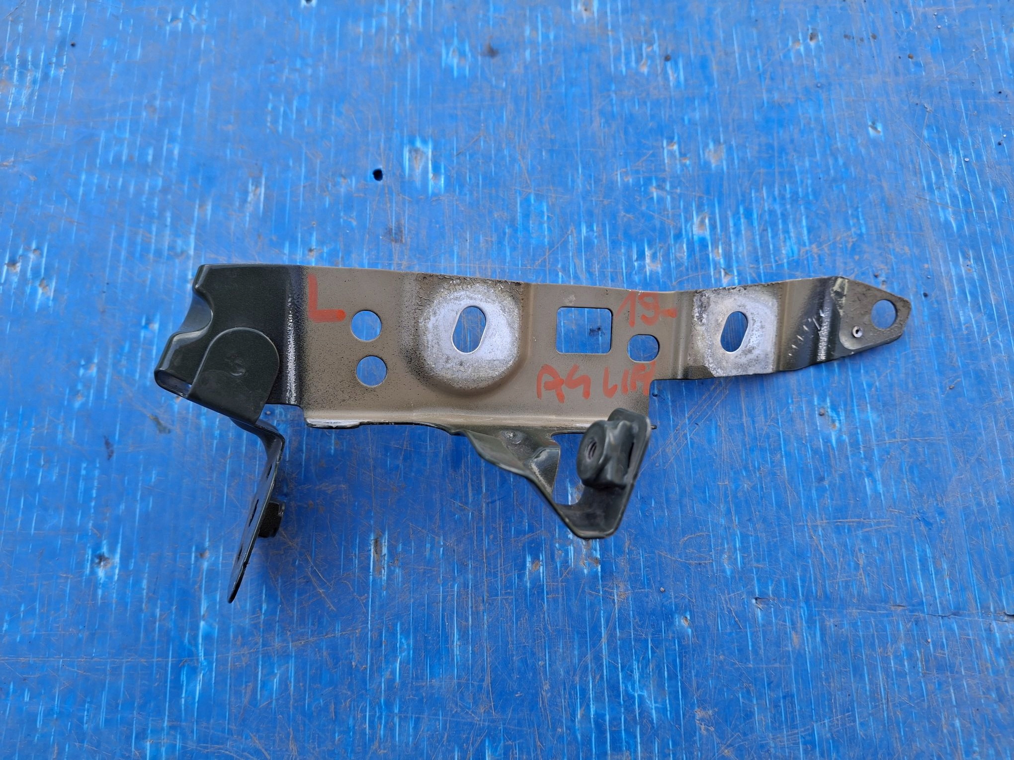 links Halter des Kotflügels AUDI A4 2015->