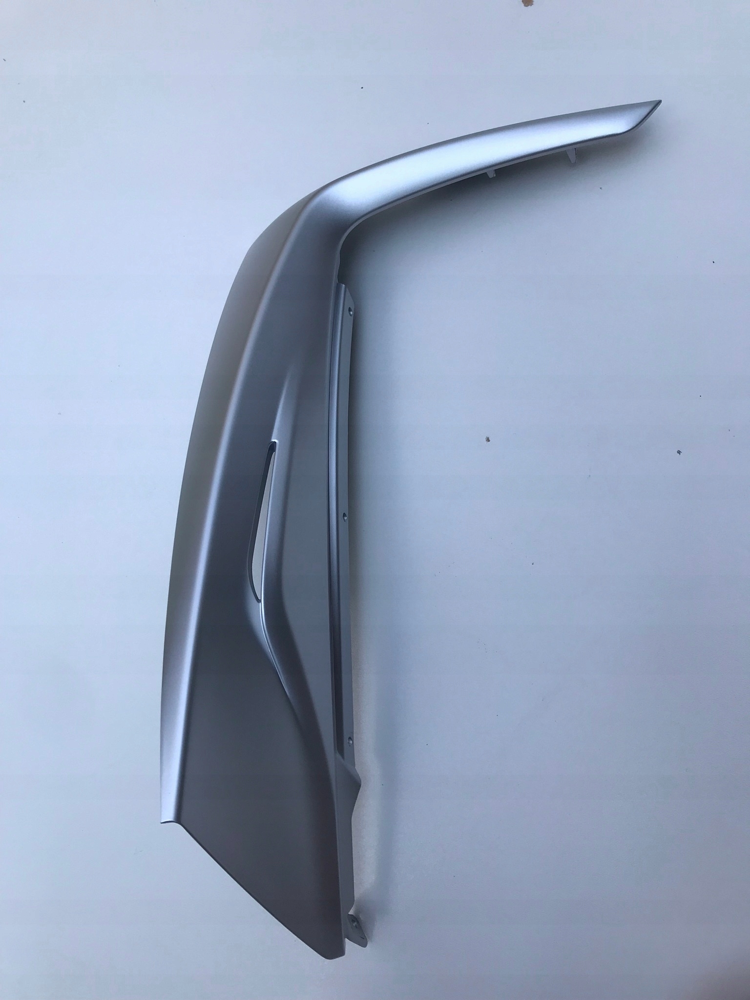 Piaggio Medley 15-19 – krytka pri kokpite ľavá