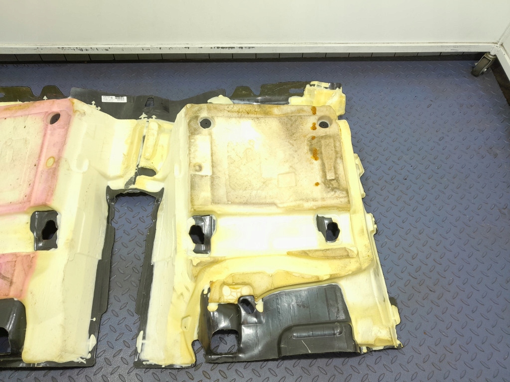 volvo V90 16- ковер задний 31672323