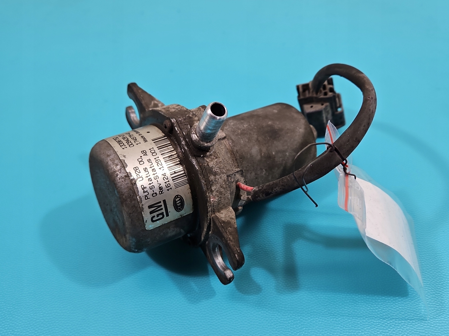 насос вакум opel ASTRA IV J 13398752 1.4 T