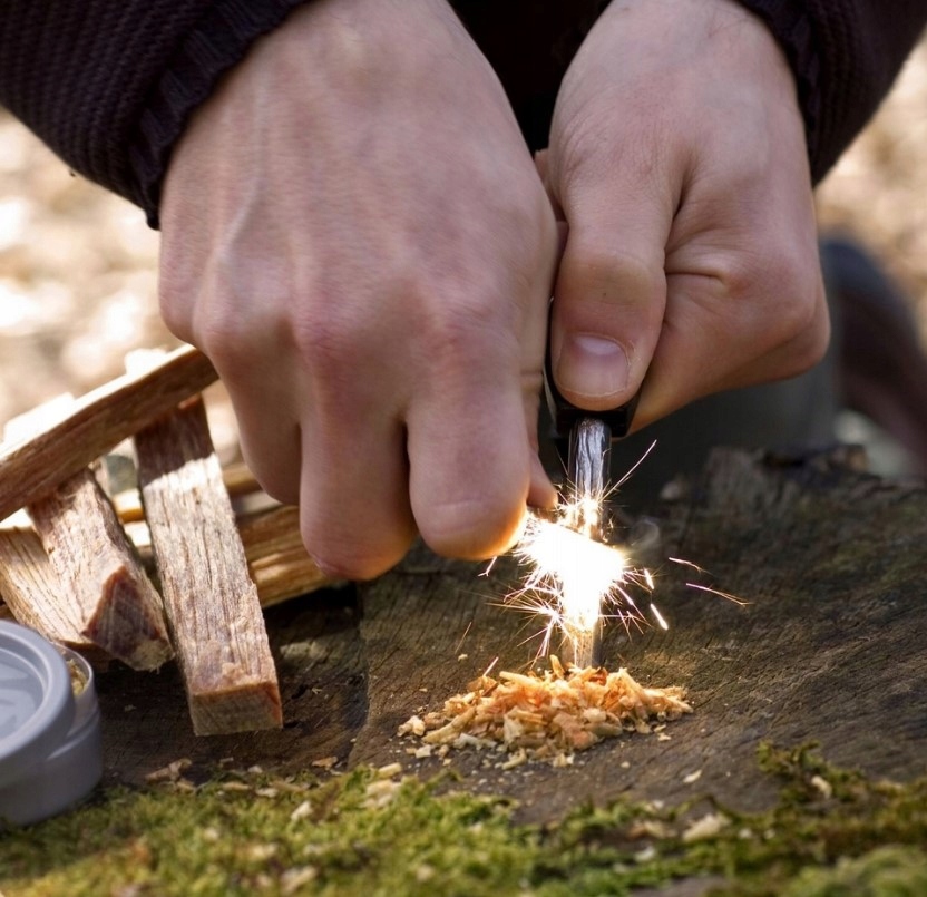 WIECZNA ZAPAŁKA KRZESIWO MAGNEZOWE SURVIVAL BRELOK AMERYKAŃSKIE MOCNE Marka Pronett