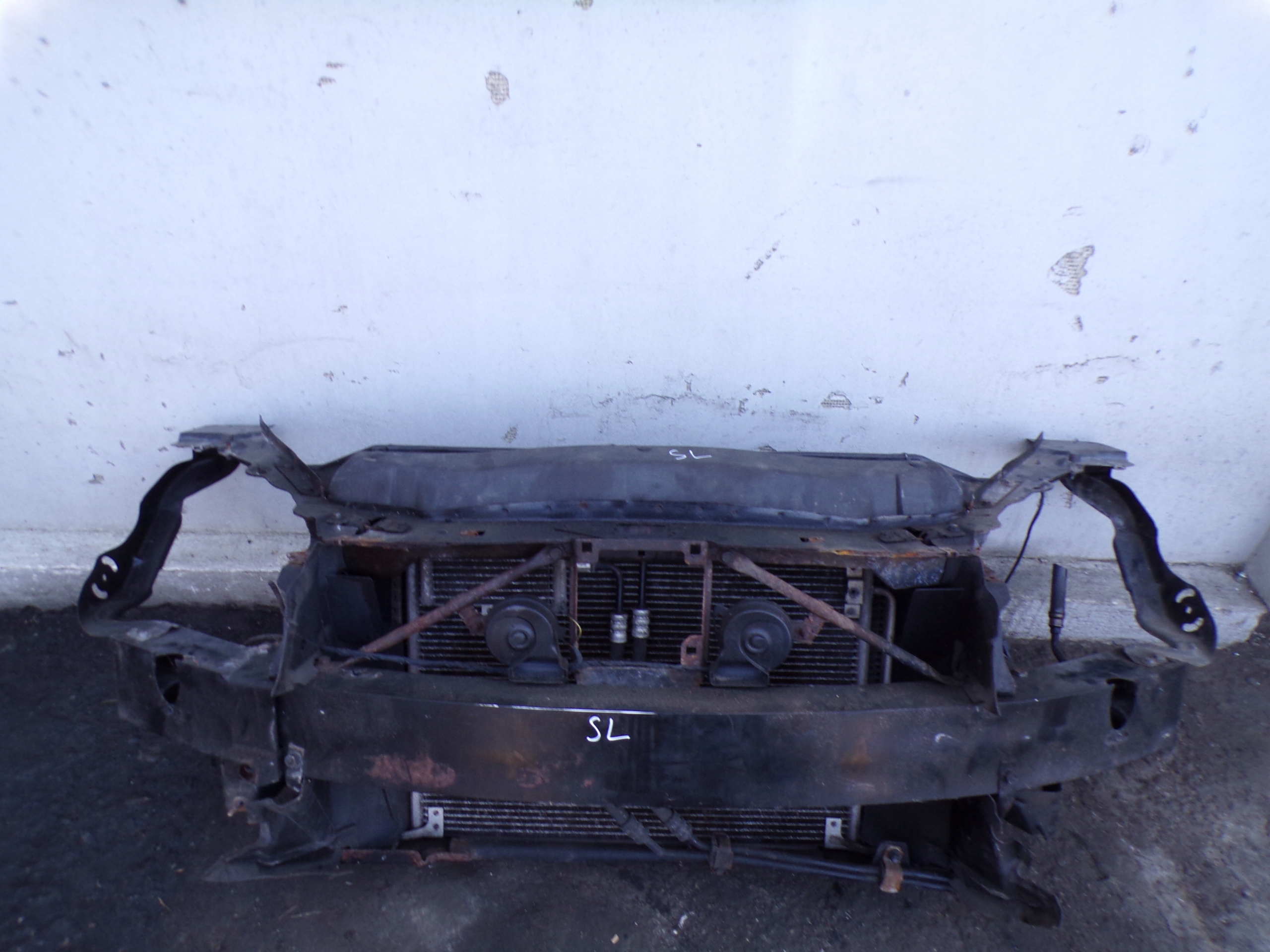 PAS PRZEDNI CHŁODNICE MERCEDES SL R 230 KOMPLET