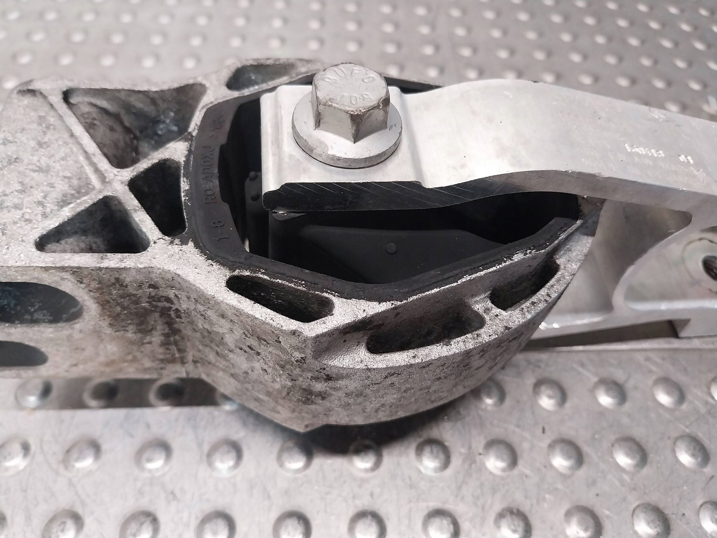 holder engine mount lower 32222107 VOLVO XC40 2.0 D4