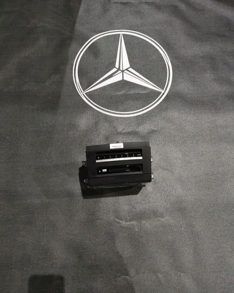 A2218702586 2218702586 - MERCEDES W221 S-Class CD-чейнджер BECKER be 7008