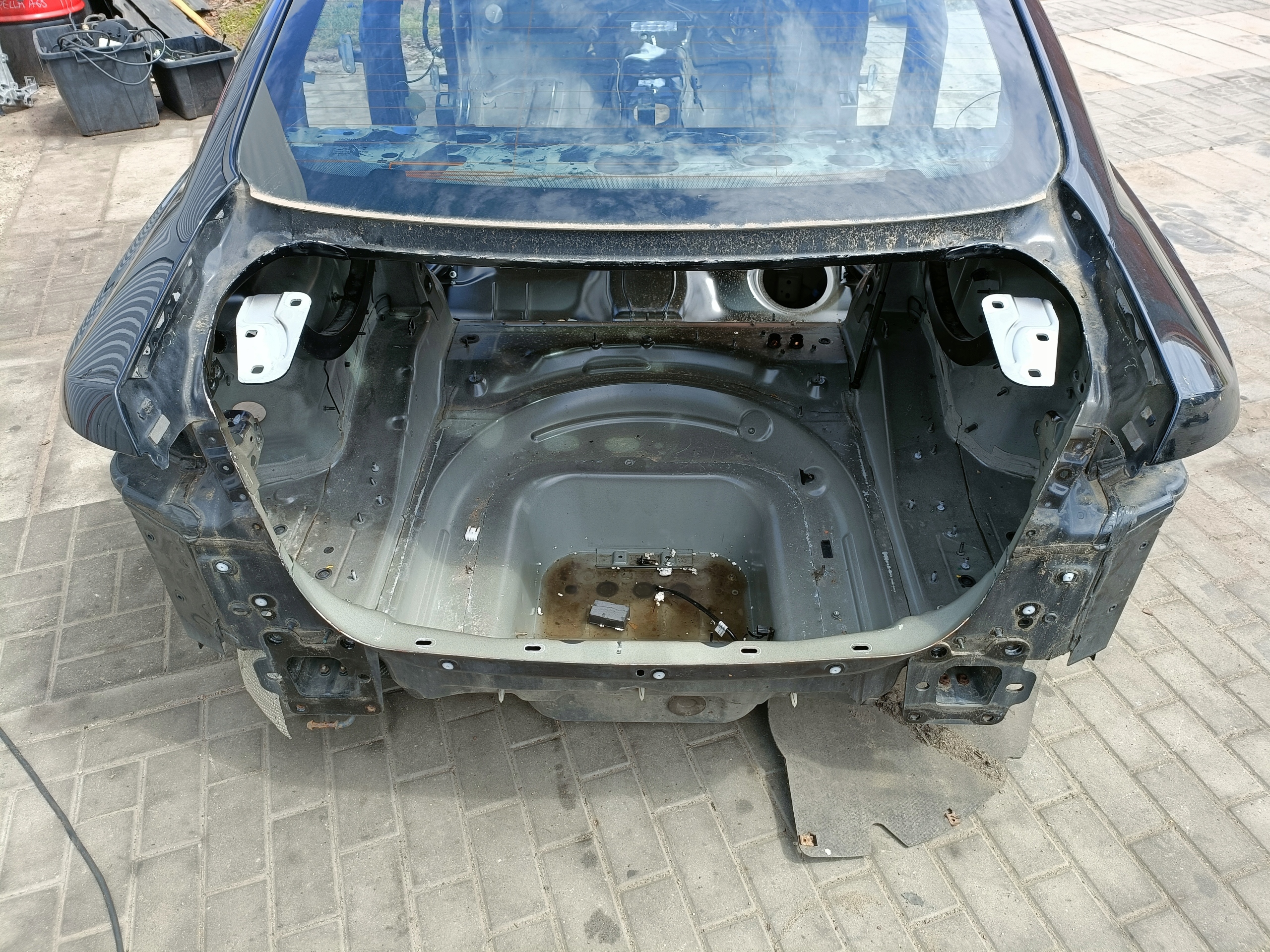 JAGUAR XE WANNA TYLNY PAS