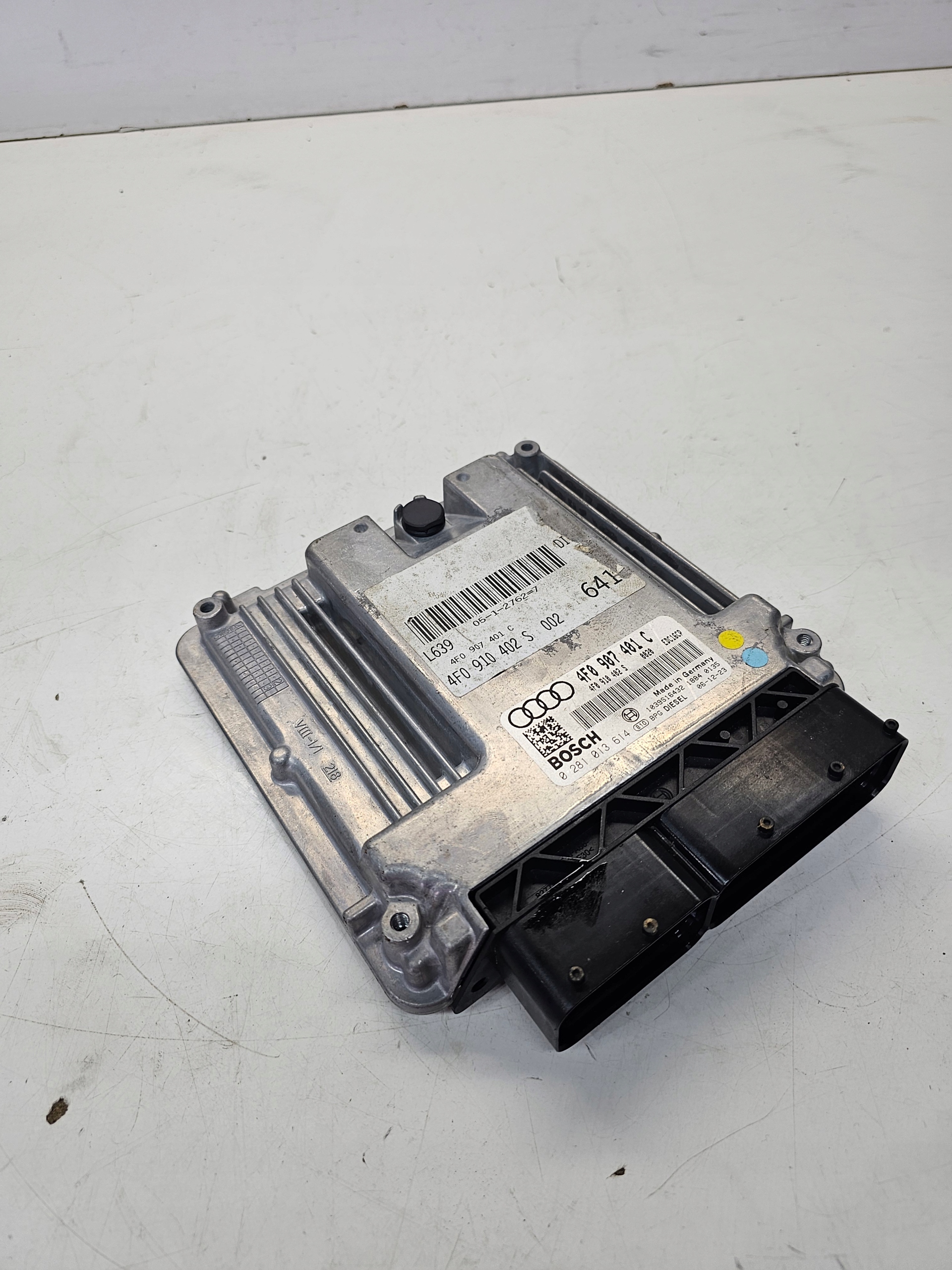 computer control unit of the engine AUDI A6 C6 3.0 TDI 4F0907401C 4F0910402S
