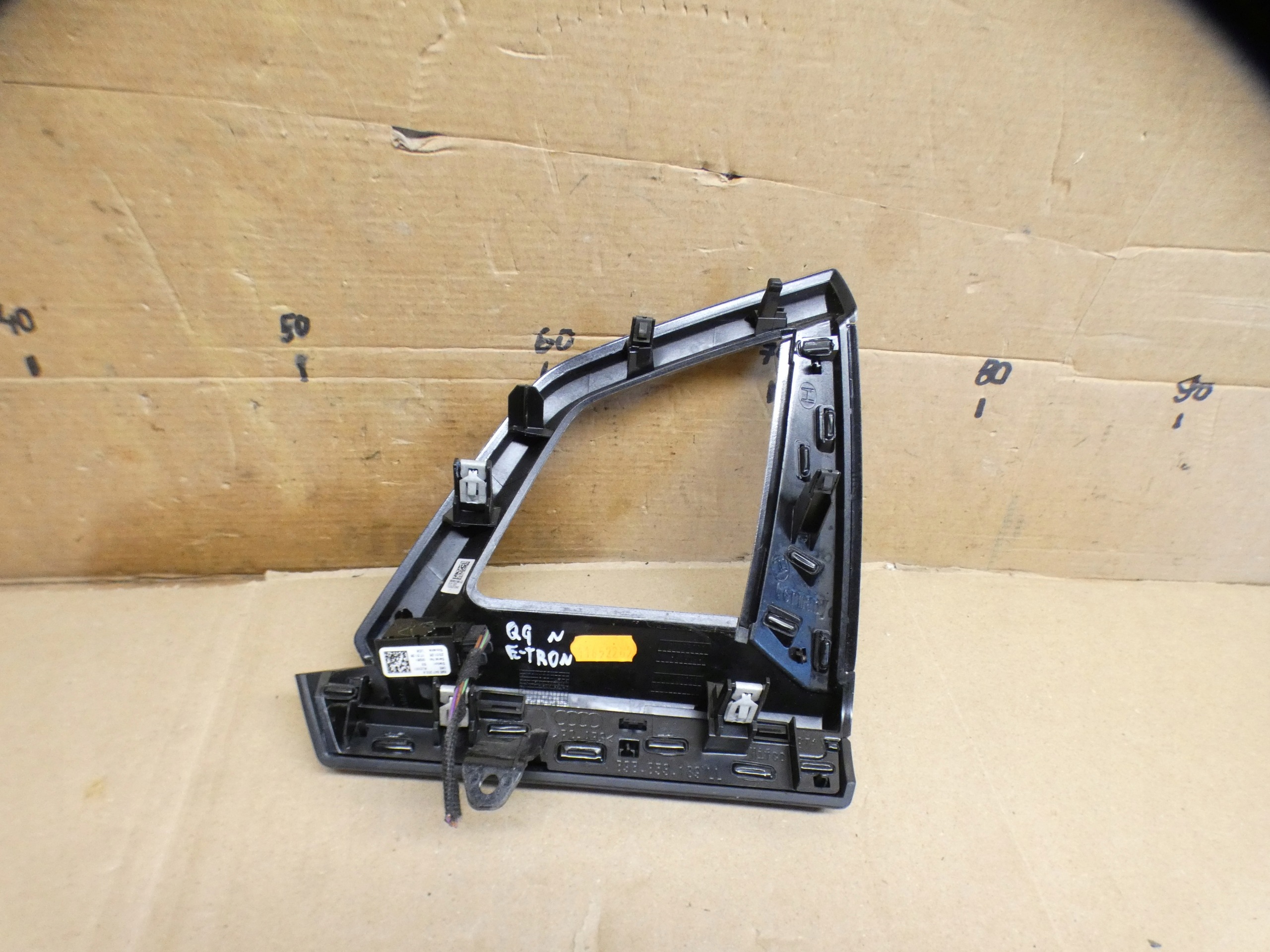 AUDI Q4 E-TRON - DEKOR du tableau de bord 89B853189