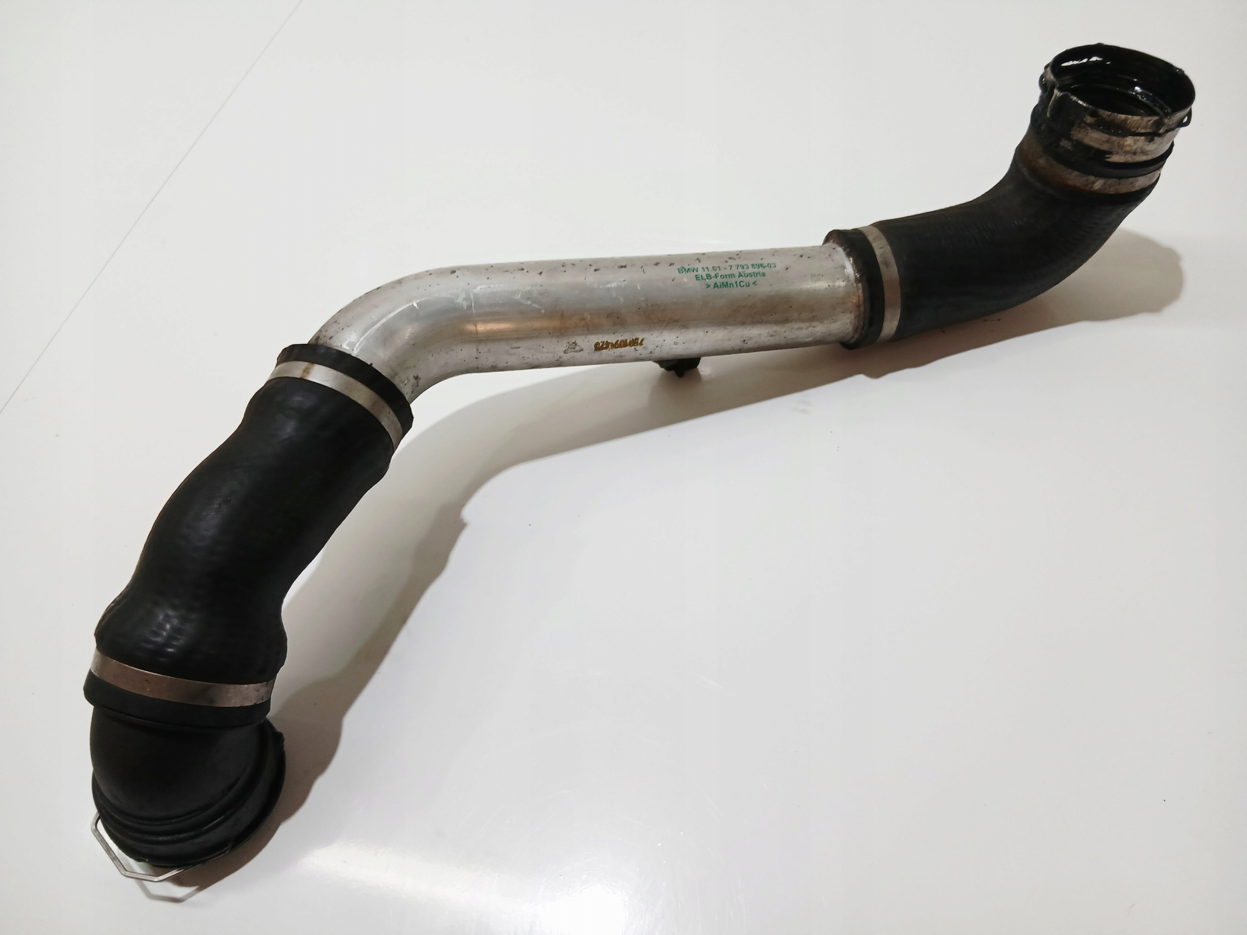 vedení hadice intercoolera BMW E60 E61 306D3 OE 7793896 (0000771)