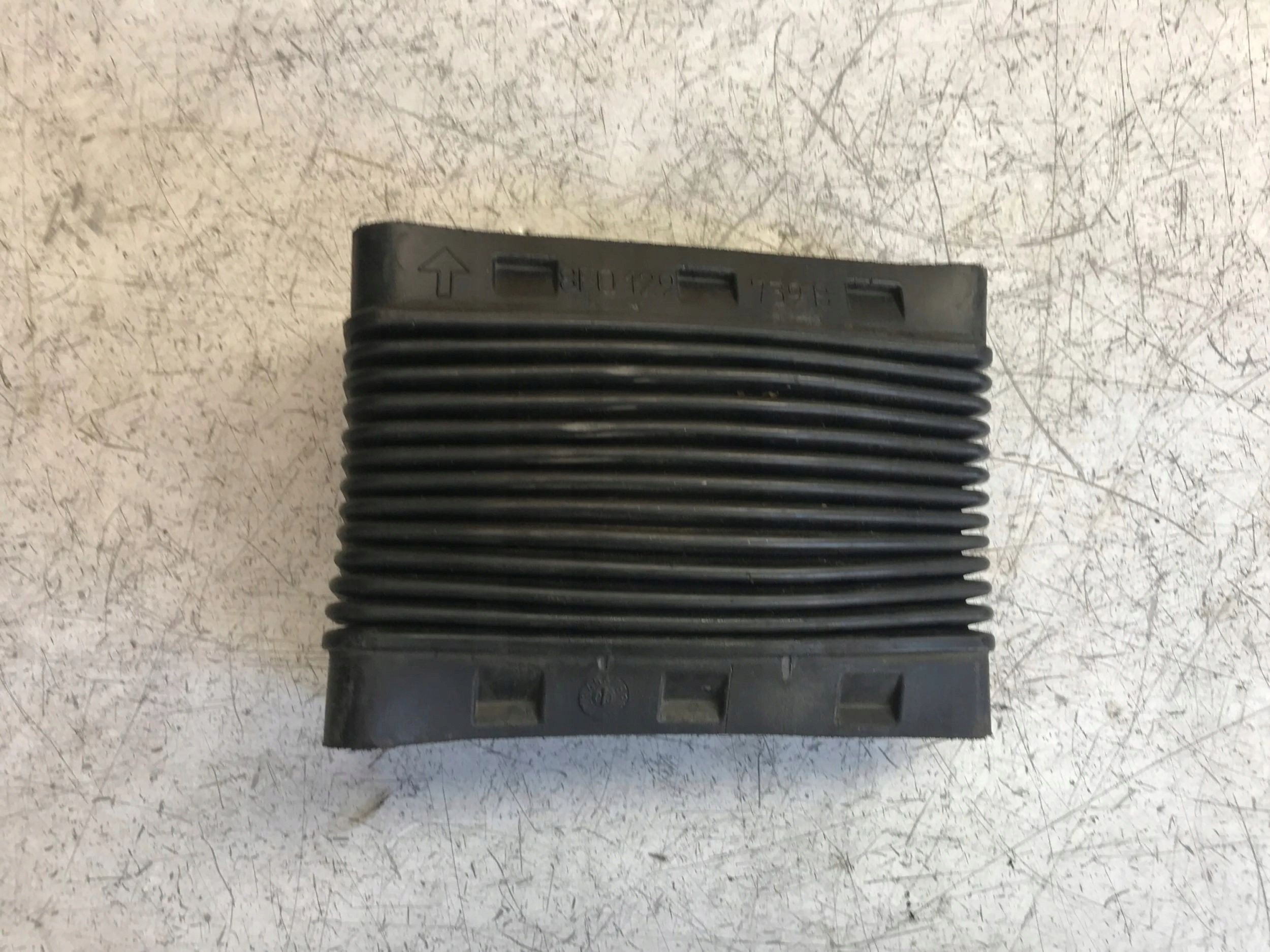 intake air hose AUDI A4 B6 8E0129739B