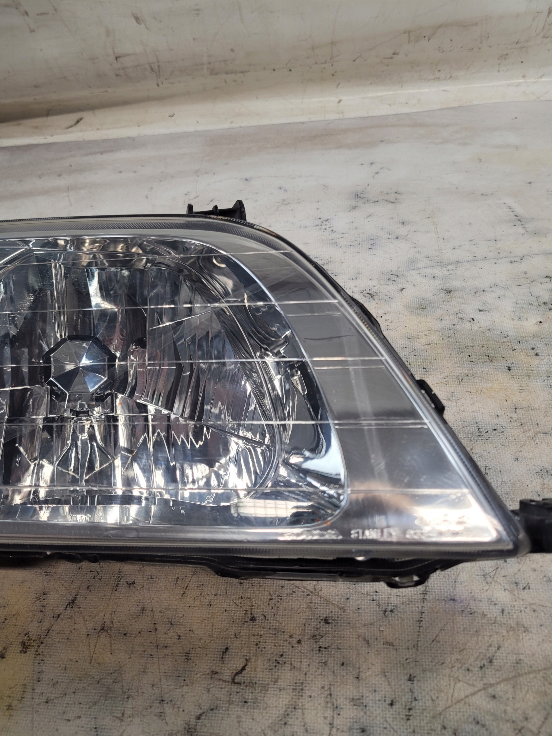 light right front HONDA CRV and 00r.