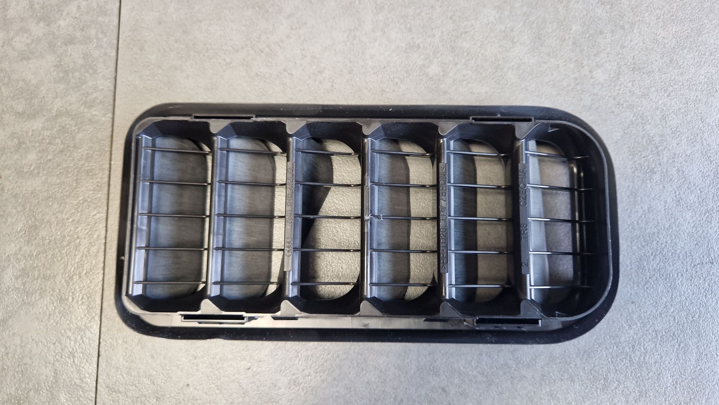 Audi A3 8Y grid wyciagu air 7N0819465G