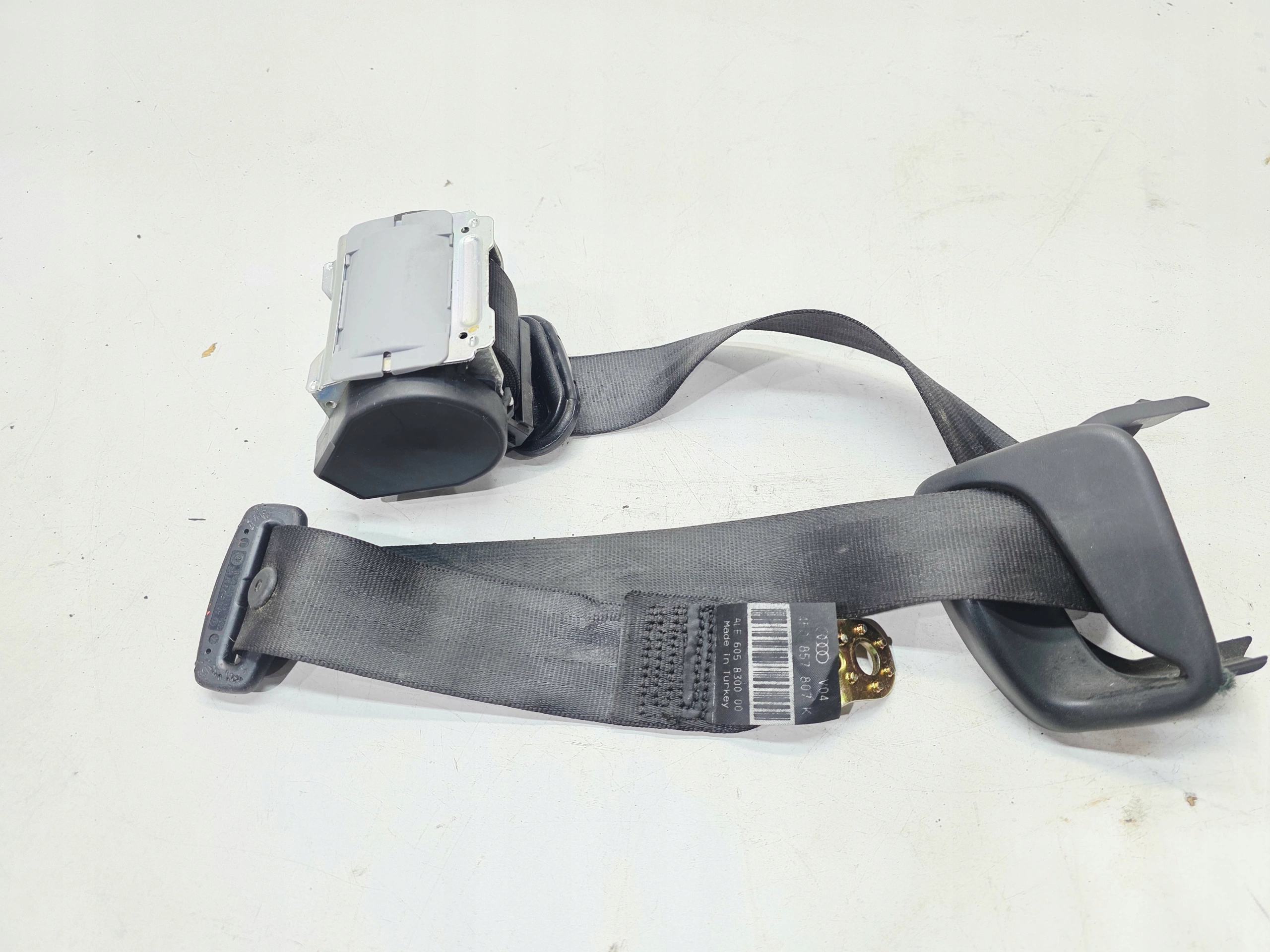Gurten Sicherheits mitte heck AUDI A6 C6 4F0857807K