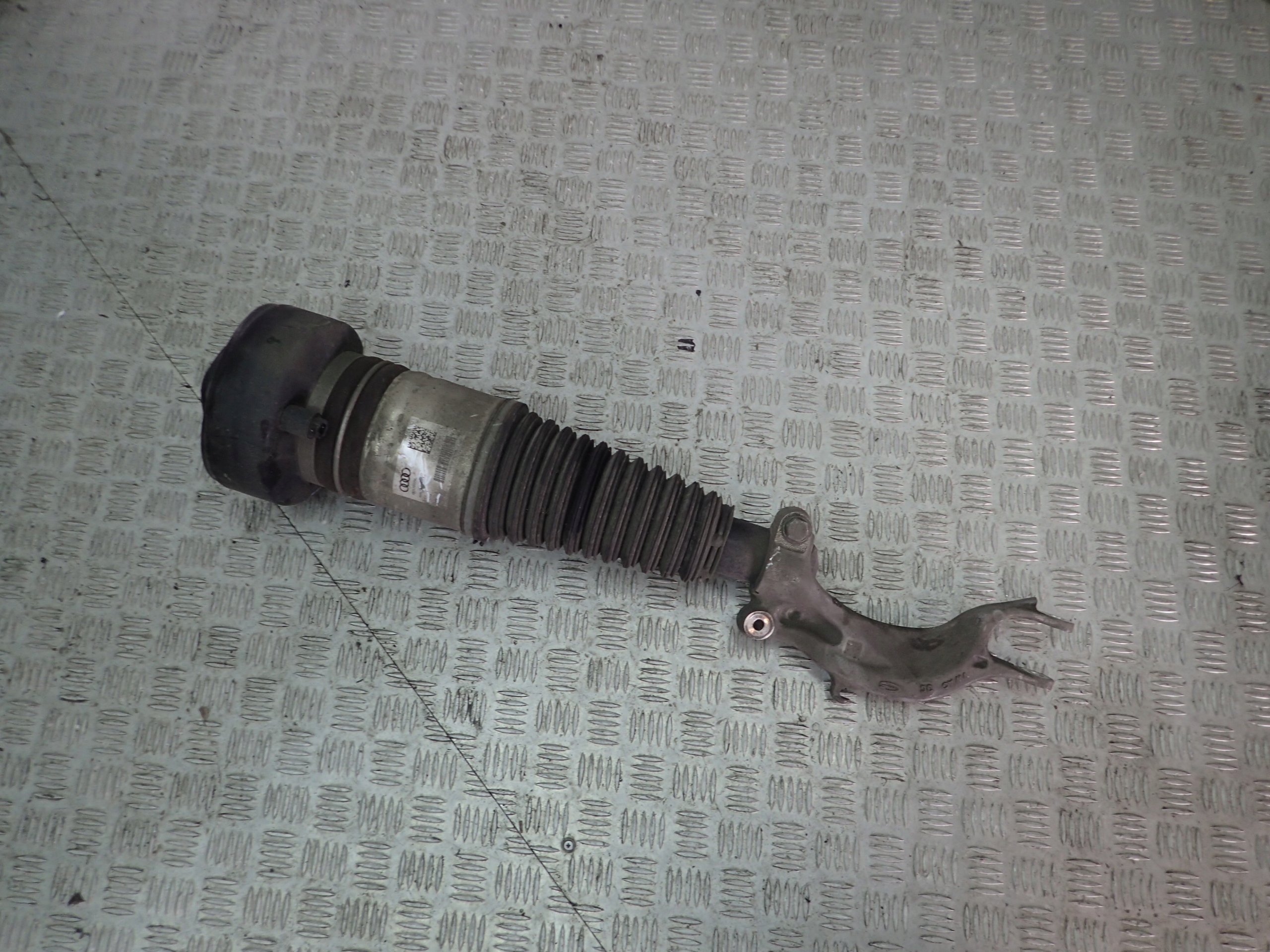 AUDI A8 4N D5 амортизатор передний левый 4N0616039L