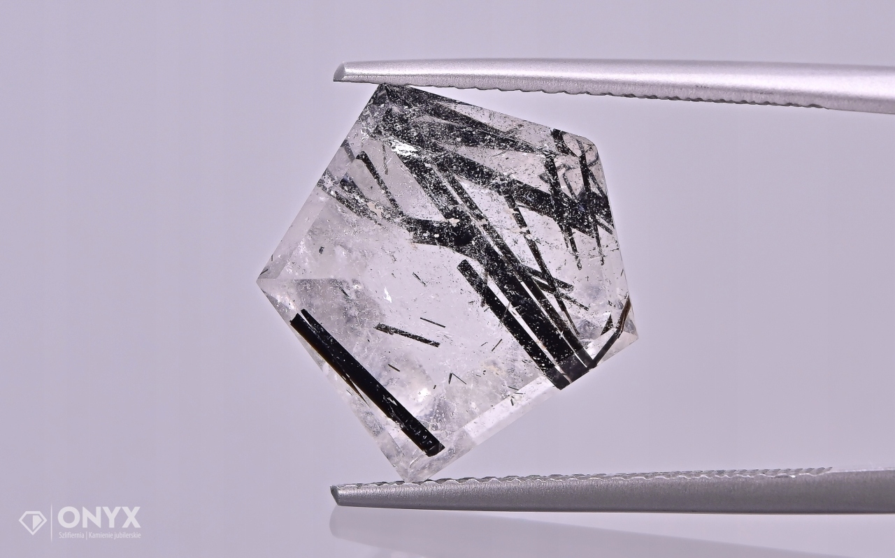 Křemen s turmalínem fazetovaný nepravidelný 15,5x14 mm