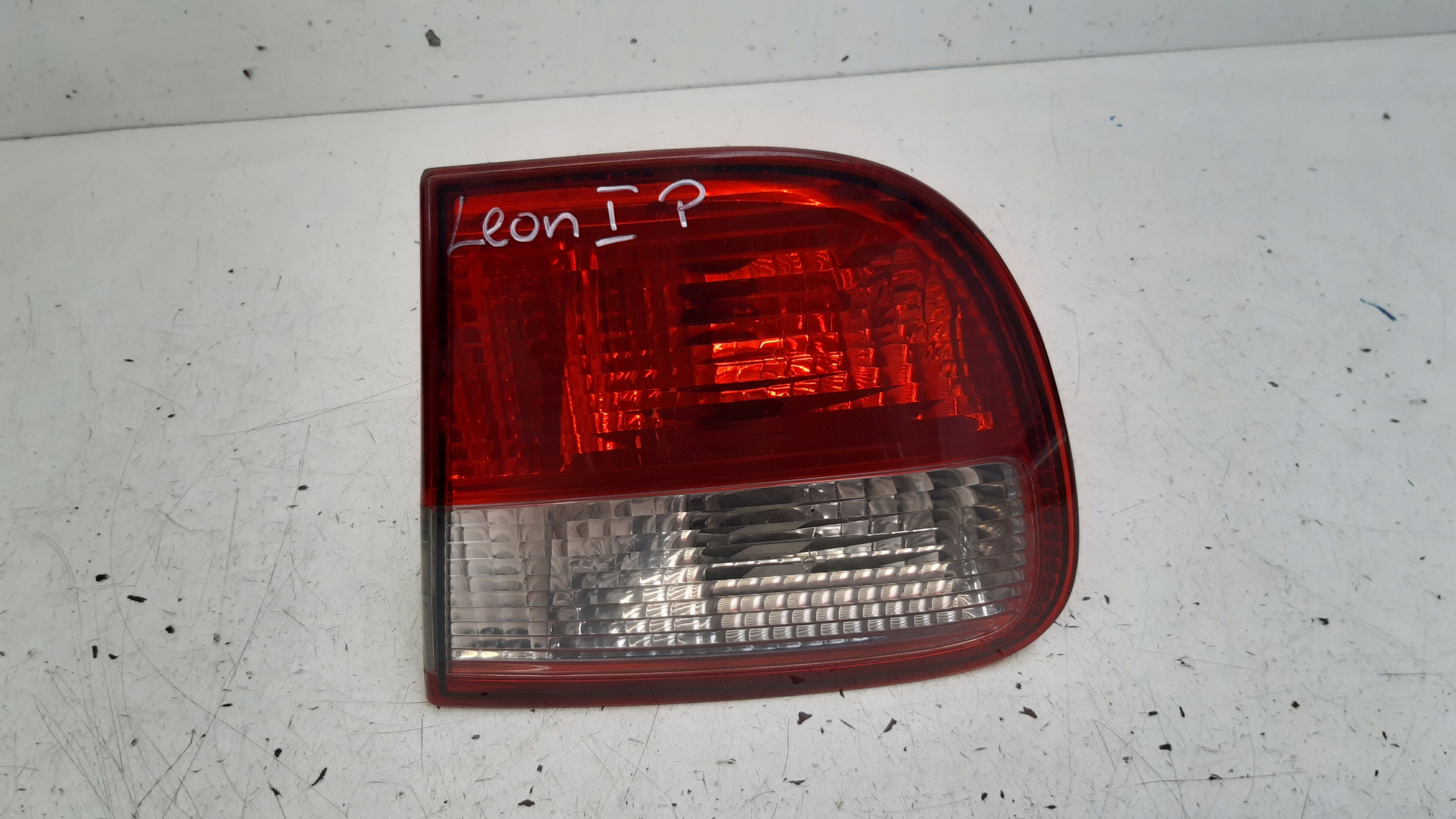 light right rear part to the bonnet Seat Leon and