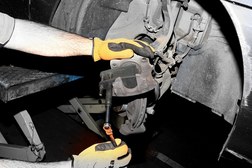 DEVICE FOR REVERSING THE ПИСТОНС CLAMP ТОРМ.