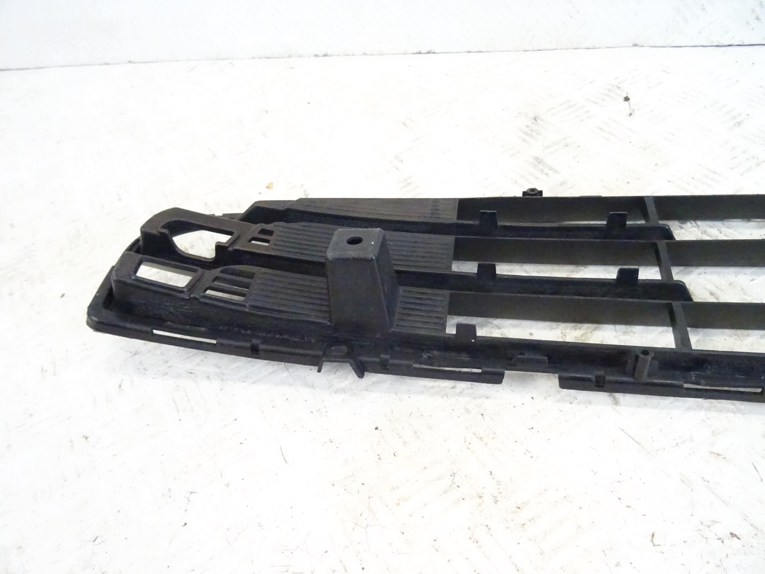 grid of a bumper front front MITSUBISHI SPACE STAR 6400D3680