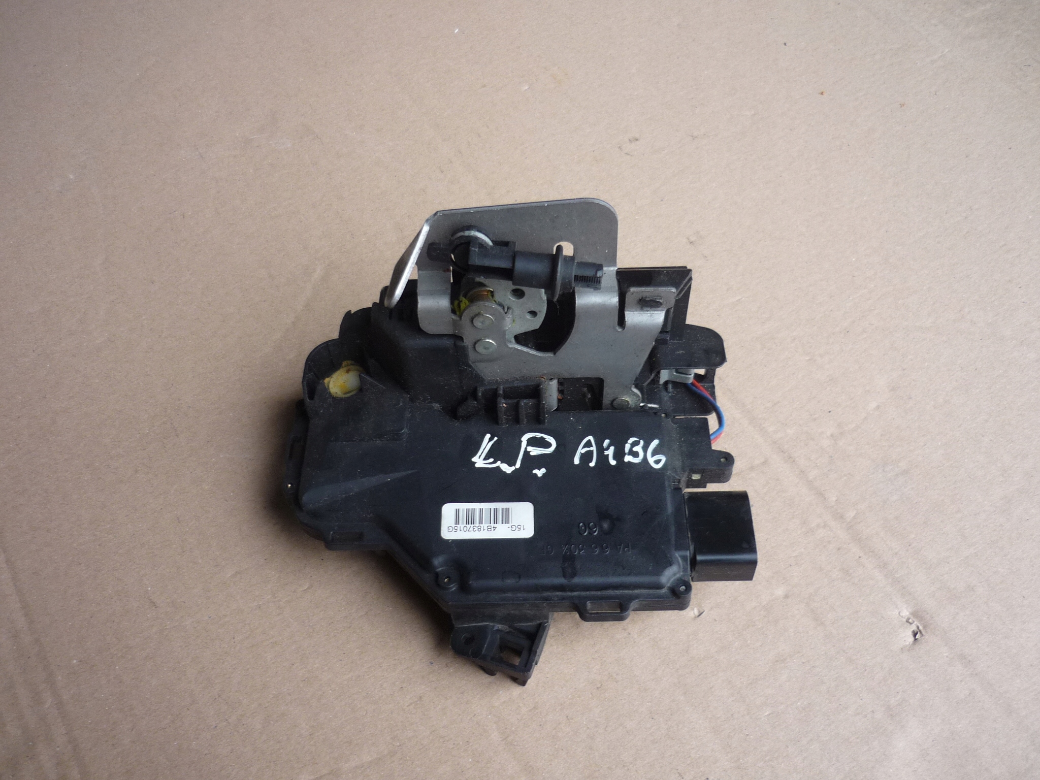 ZAMEK DRZWI LEWY PRZÓD AUDI A4 B6 4B1837015G 9PIN SPRAWNY