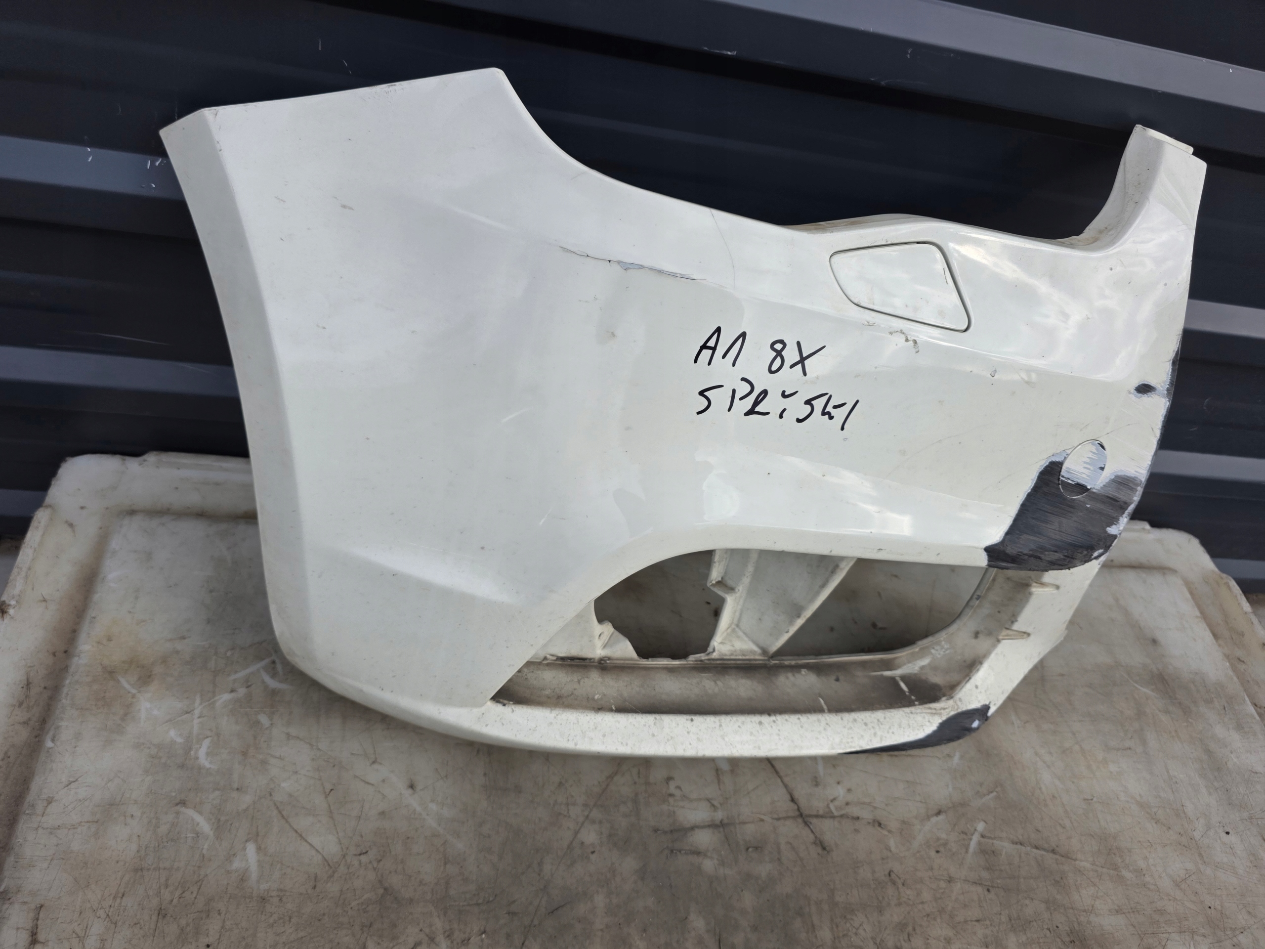 bumper corner right front AUDI A1 8X washer original !!!