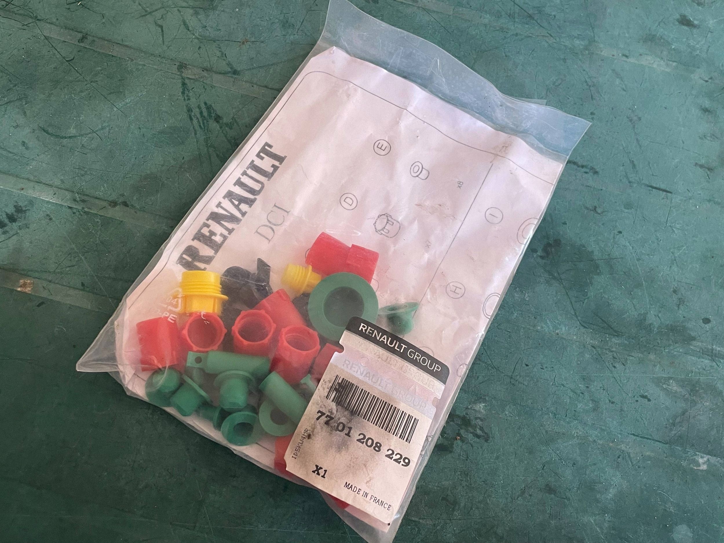KOMPLET ZASLEPEK Einspritzdüse RENAULT TRAFIC II (X83) 7701208229 @A