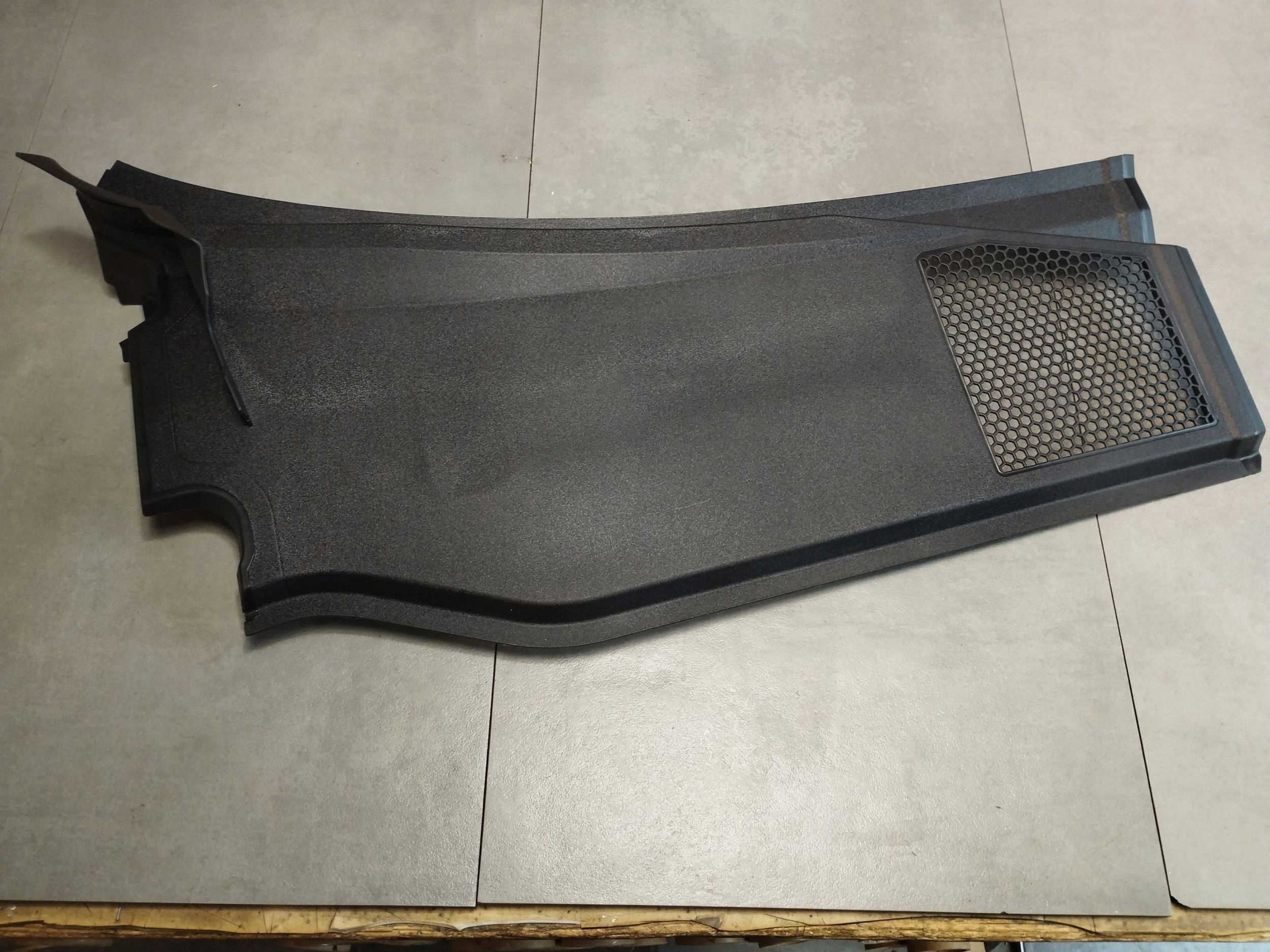 Audi A5 B10 torpedo right 8B1819404